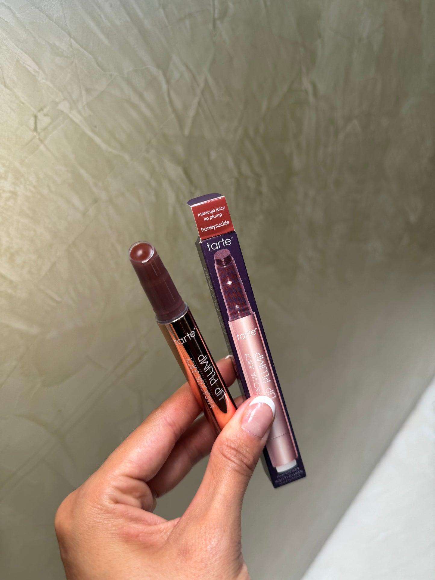 TARTE Maracuja Juicy Lip Plump Gloss- tono- HONEYSUCKLE