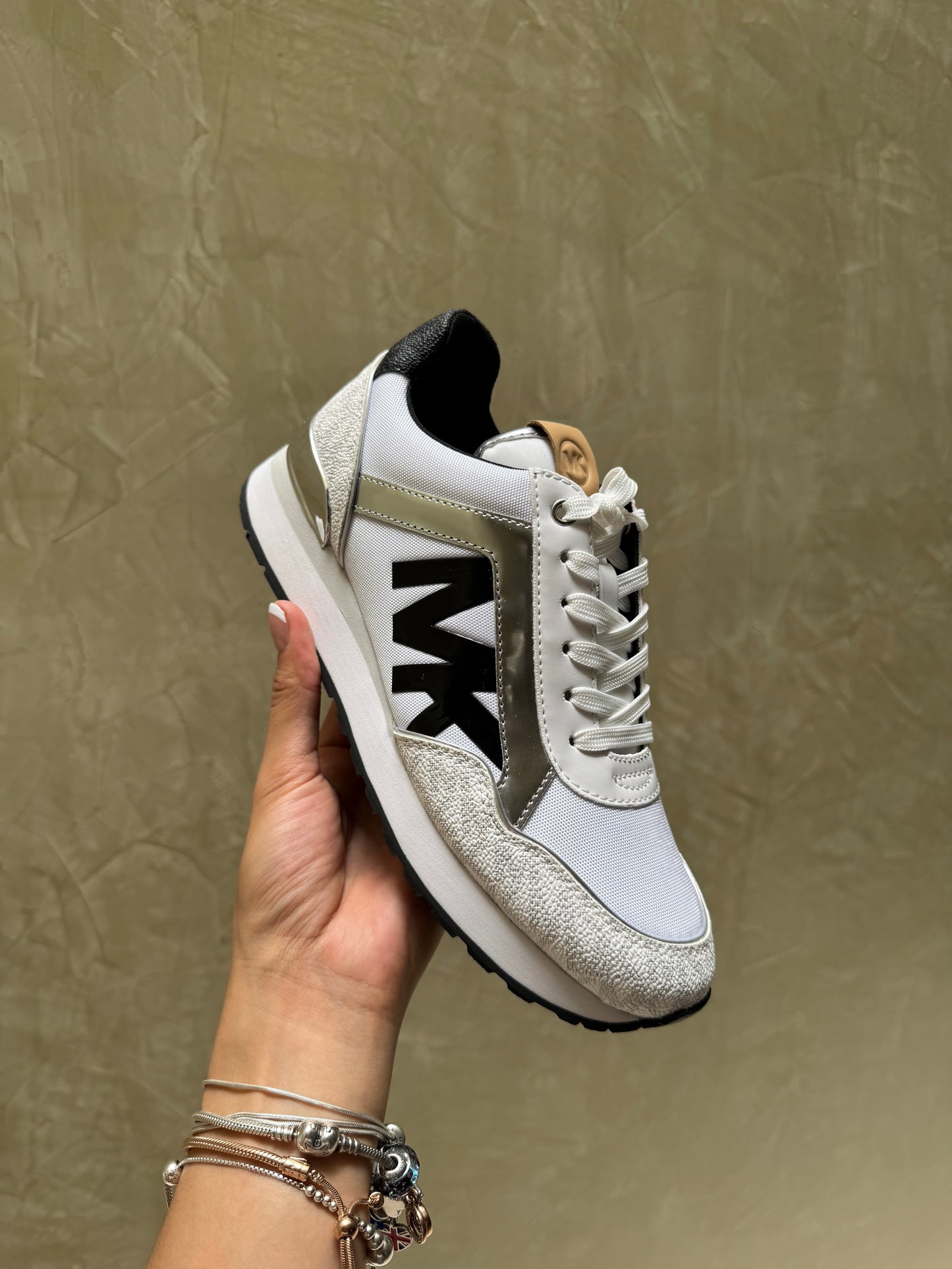 Tenis Michael Kors Blancos talla 24MX (sin caja)