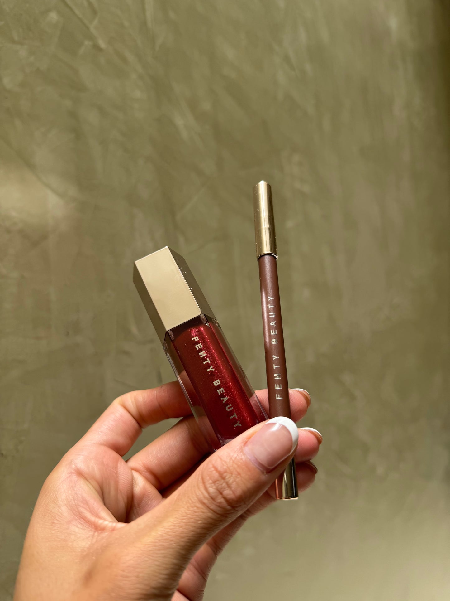 CHOCOLATE CHERRIEZ 2-PIECE LIP SET + POUCH