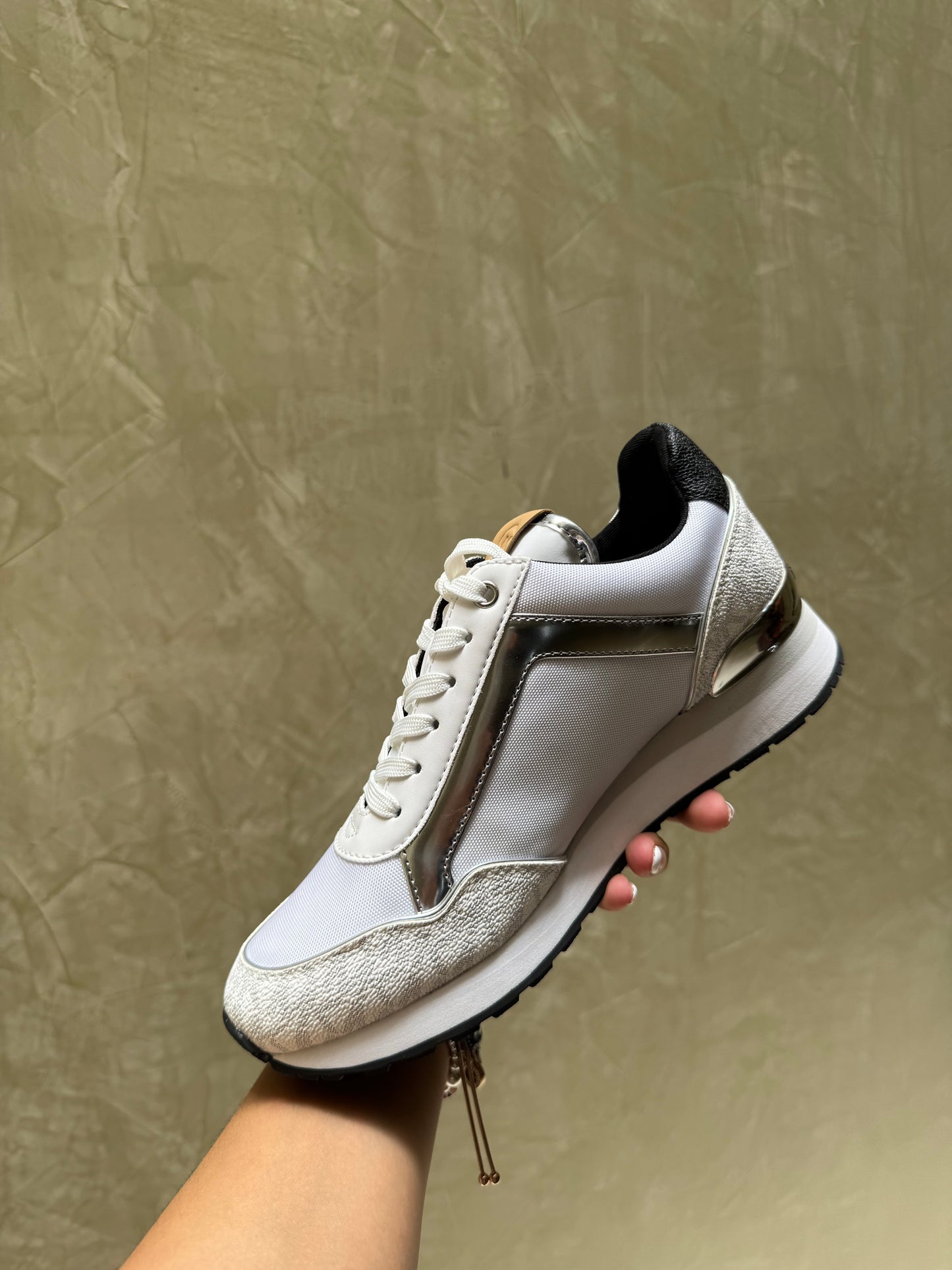 Tenis Michael Kors Blancos talla 24MX (sin caja)
