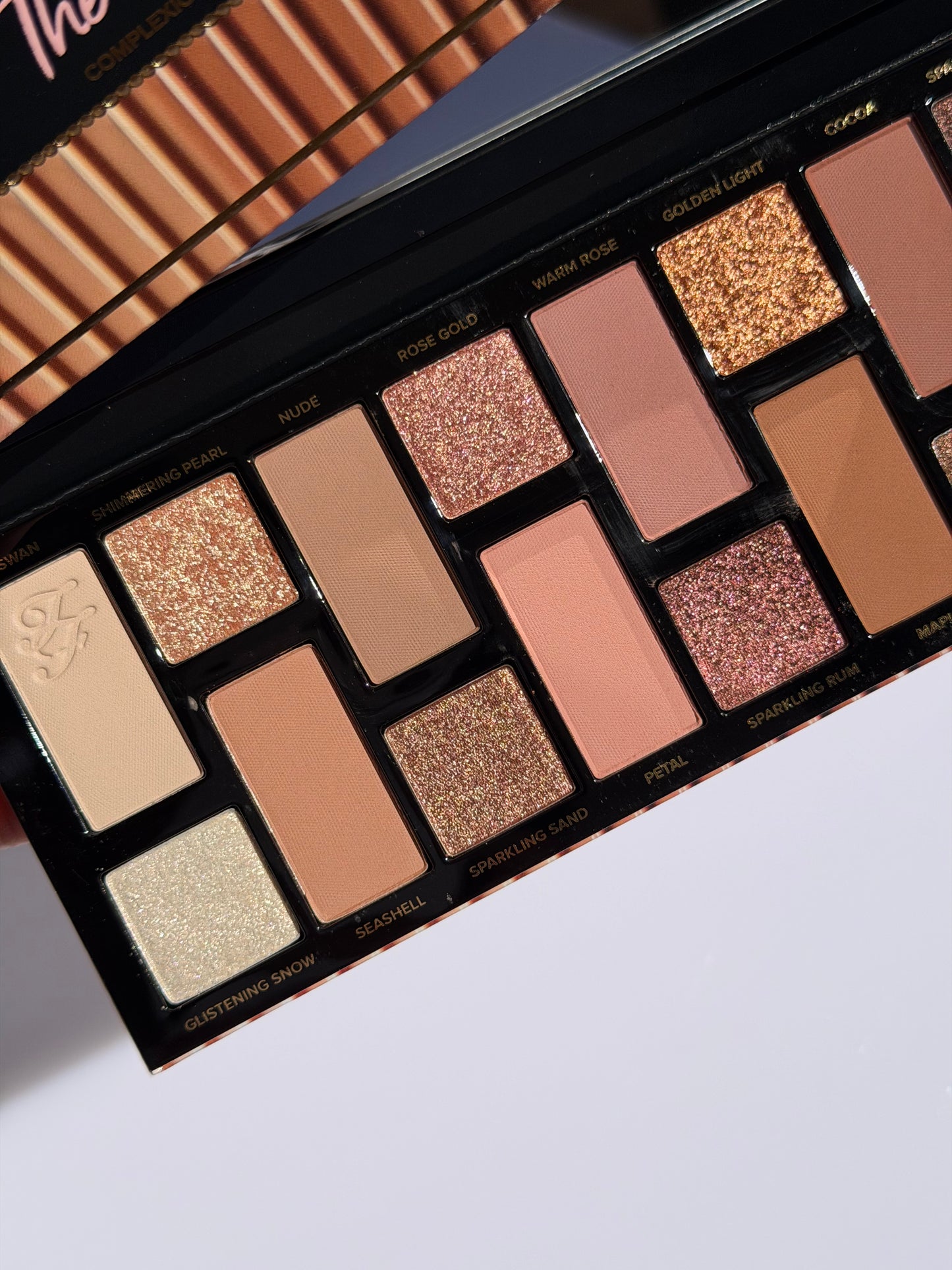 Too Faced- Born This Way The Natural Nudes Eyeshadow Palette
