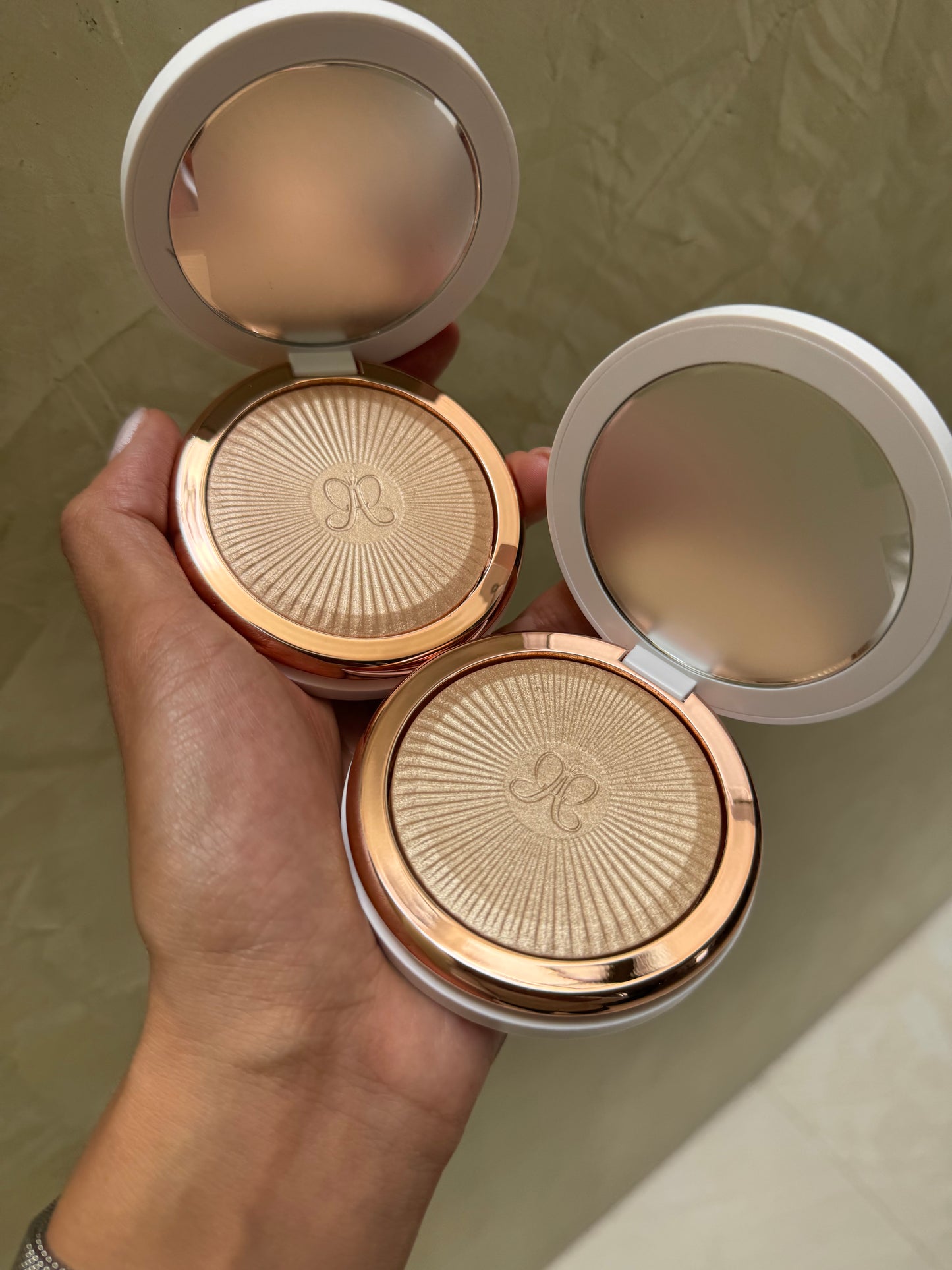 Anastasia Beverly Hills Glow Seeker Champagne Gold Powder Highlighter Tono- ETHEREAL
