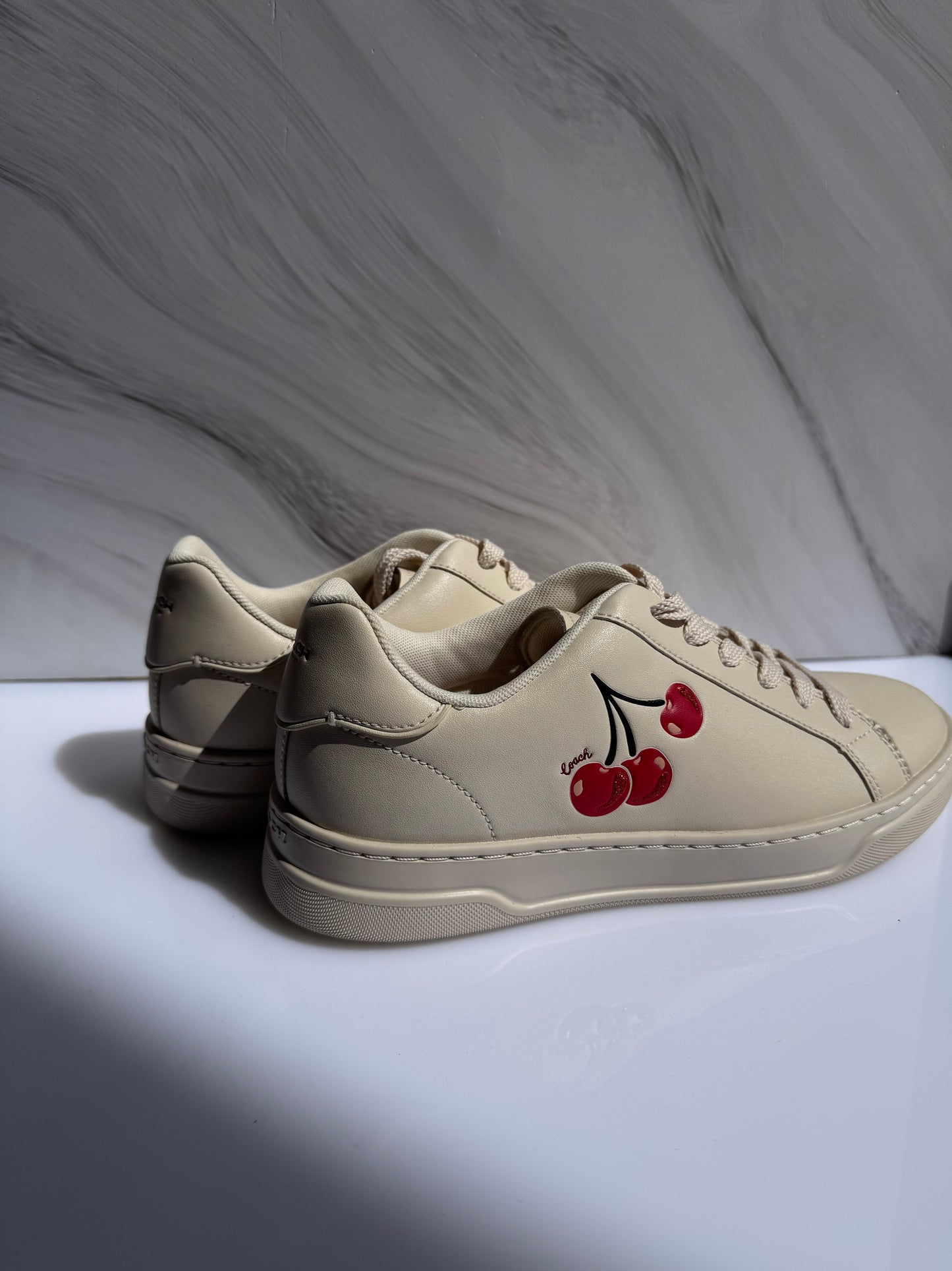 Tenis Coach CHERRY Talla 26mx (sin caja)