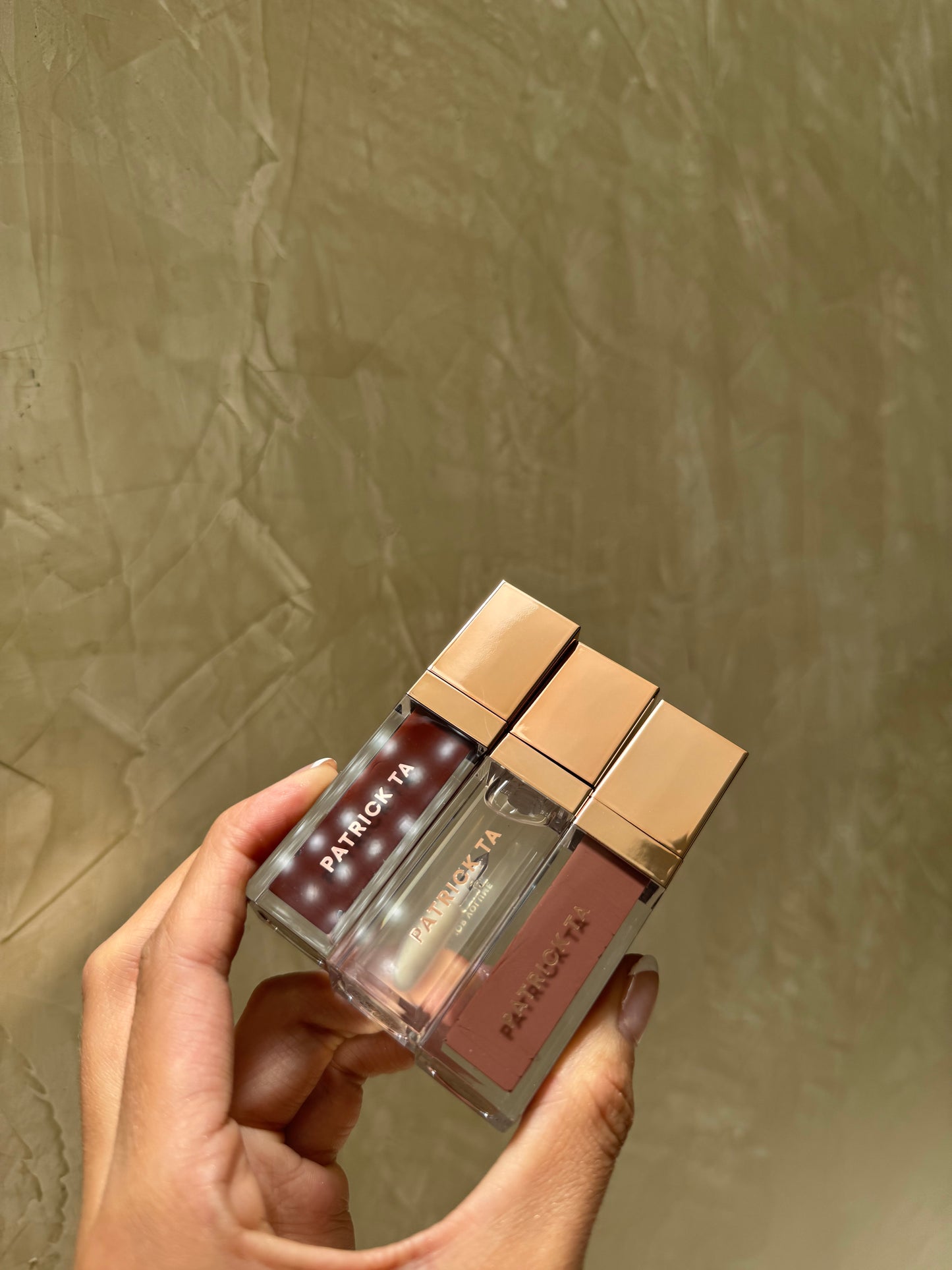 PATRICK TA Major Volume Plumping Lip Gloss tono- LOOKS NATURAL