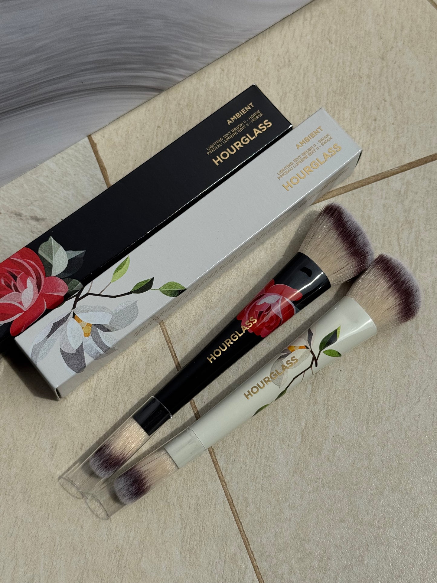 Hourglass AMBIENT LIGHTING EDIT BRUSH II HORSE