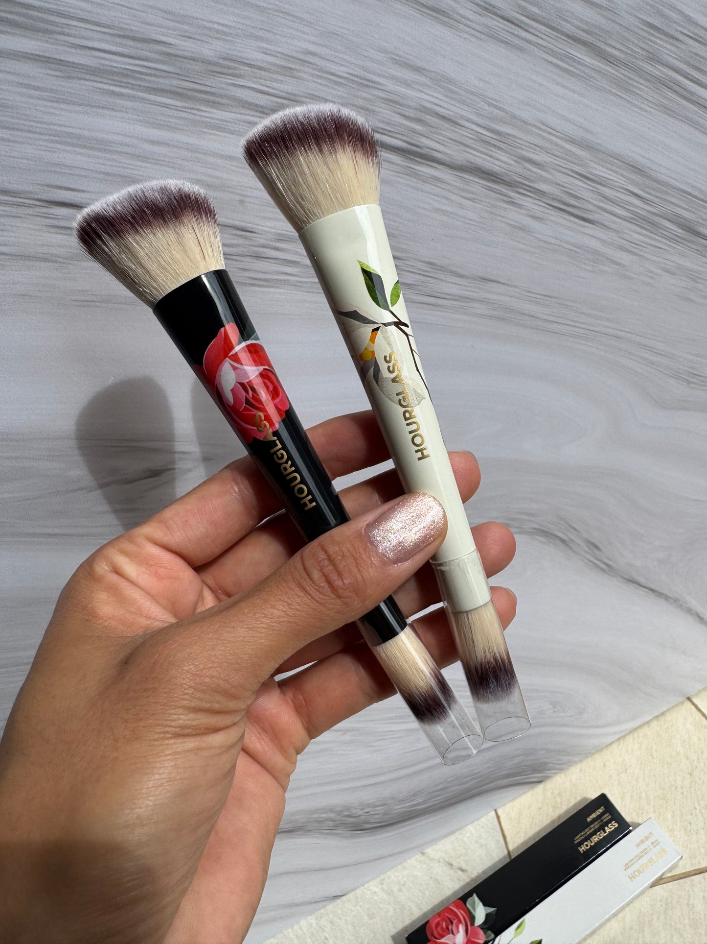 Hourglass AMBIENT LIGHTING EDIT BRUSH II HORSE
