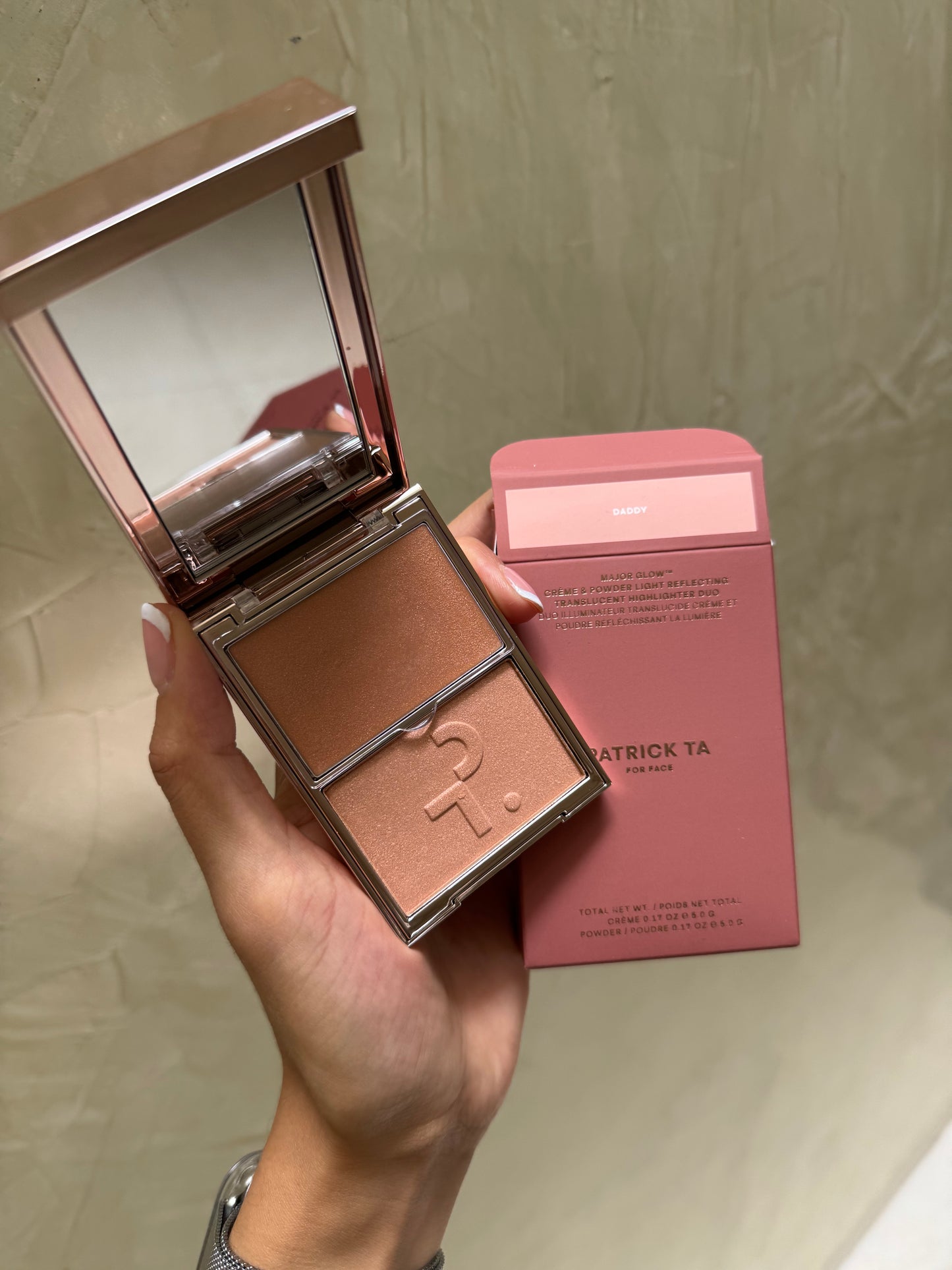 PATRICK TA Major Glow Crème & Powder Light Reflecting Translucent Highlighter Duo DADDY