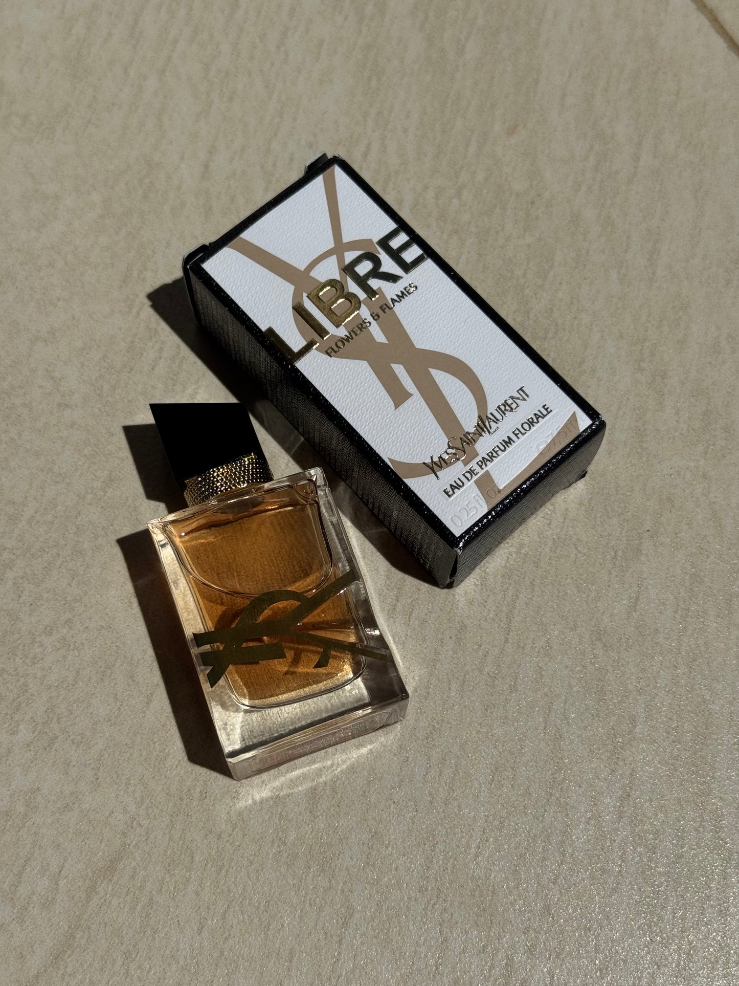 MINI Yves Saint Laurent Libre Flowers & Flames Eau de Parfum Spray with Coco- Palm Tree Flower & Lily Floweri