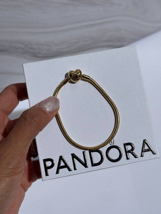 Pulsera de Cadena de Serpiente con Cierre de Corazón Recubrimiento en oro de 14k PANDORA 18cm