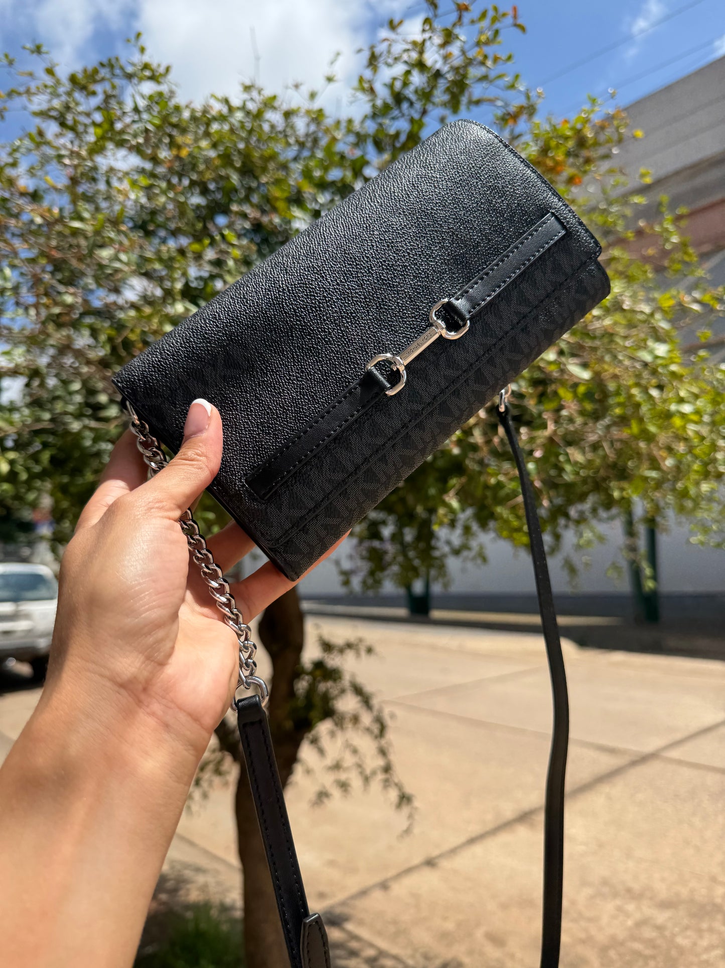 MICHAEL KORS OUTLET Carson Large Signature Logo Convertible Crossbody Bag NEGRA
