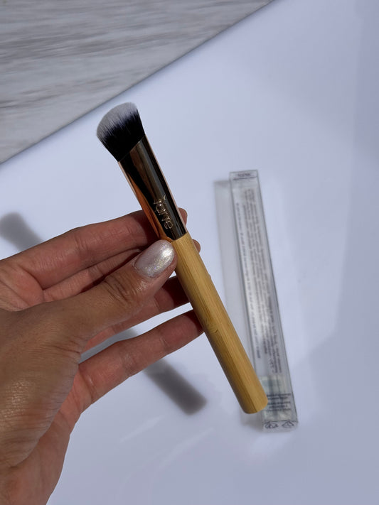 Tarte angled seamless finish concealer paw brush