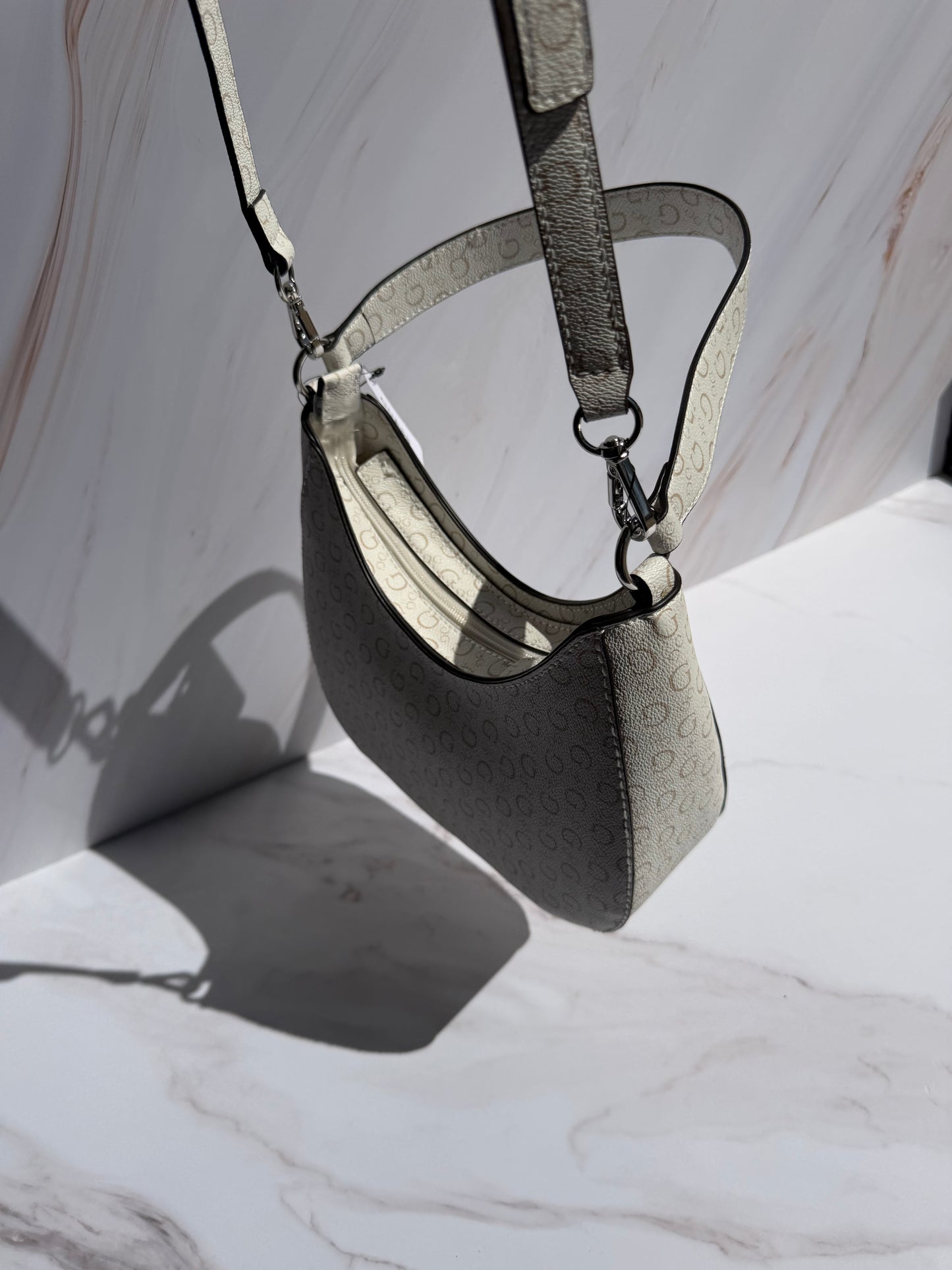 Crossbody GUESS Blanca con Logo