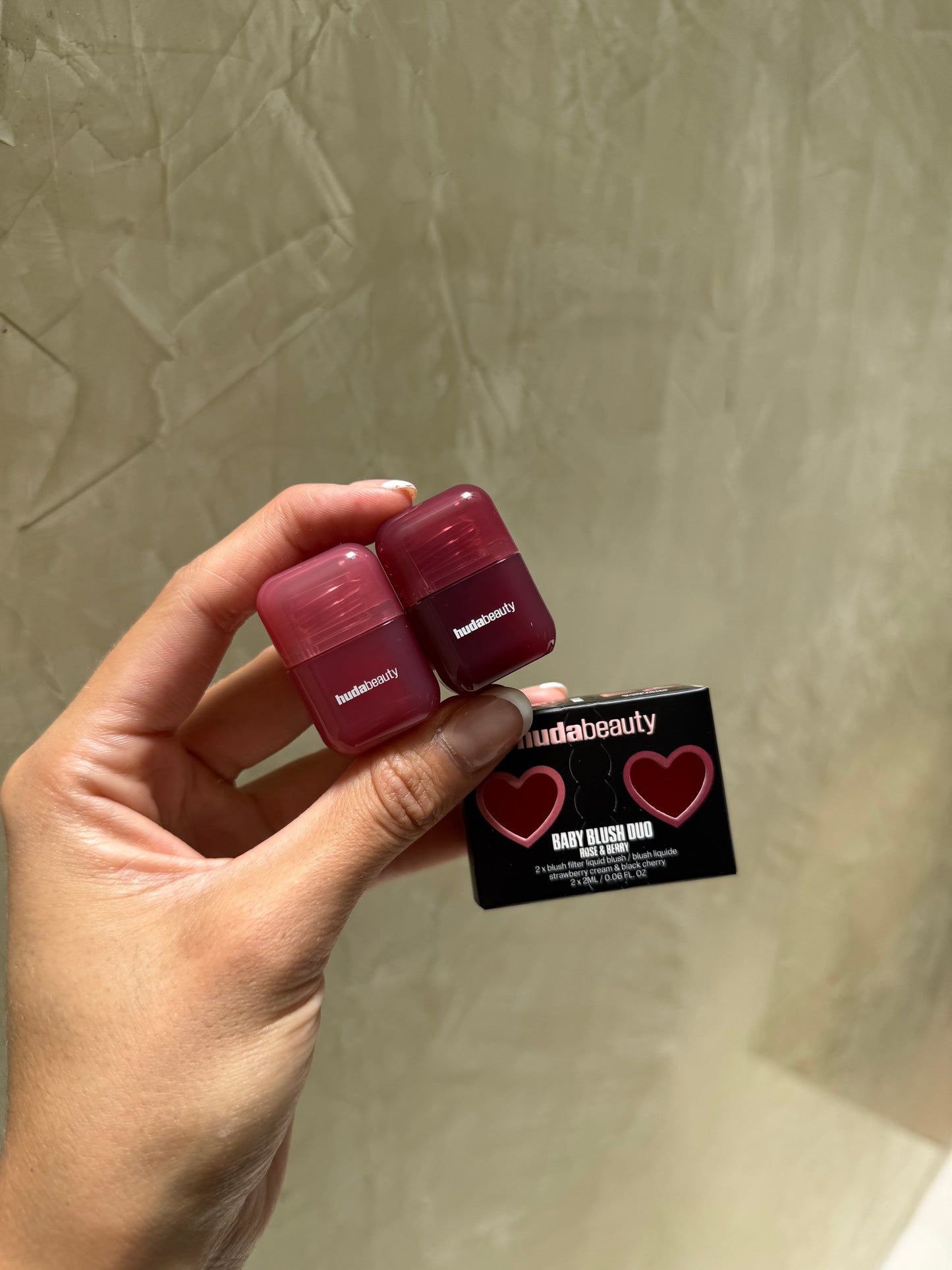 HUDA BEAUTY Mini Baby Blush Duo Set - Strawberry Cream and Black Cherry