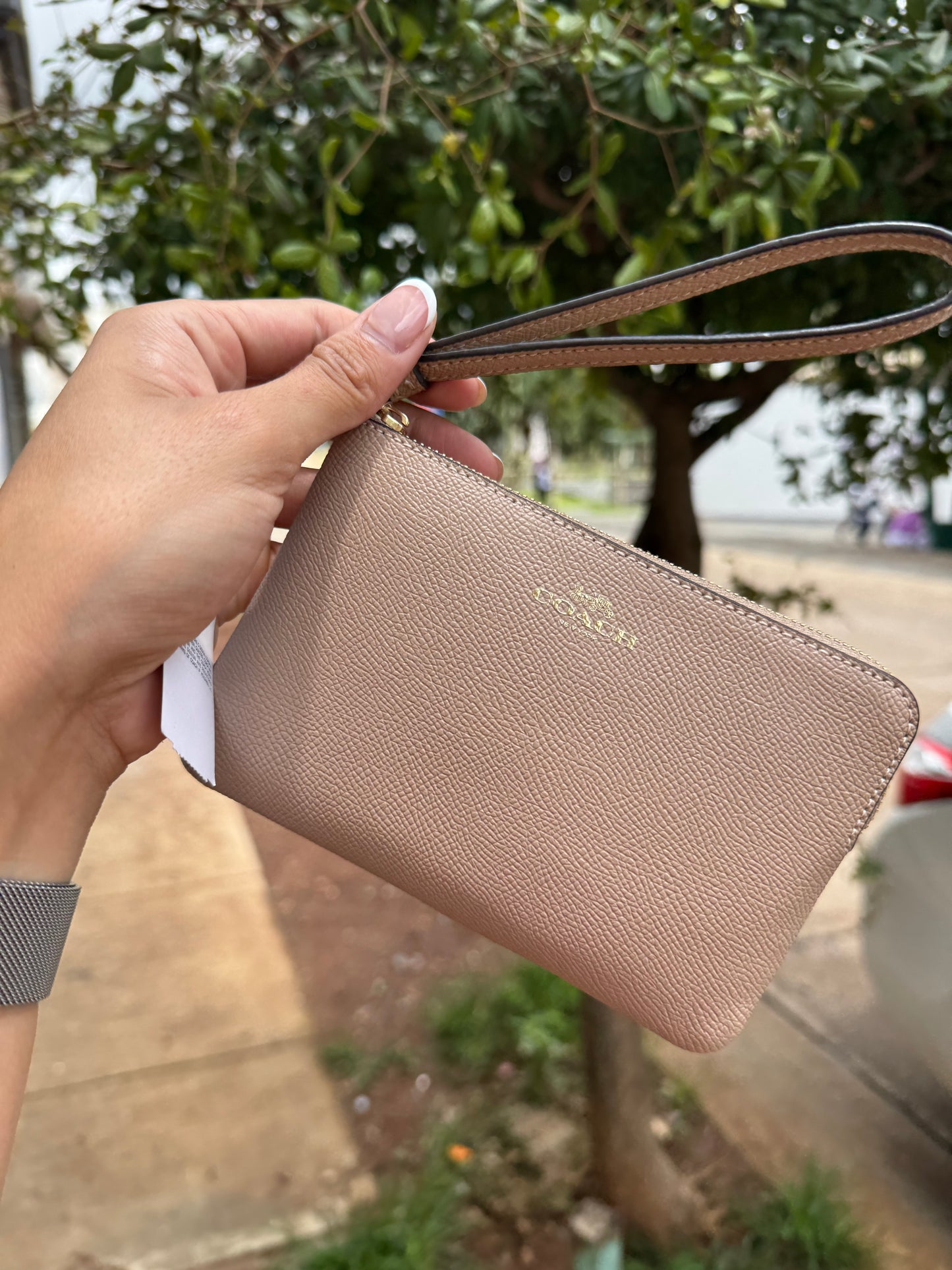 Muñequera Coach Sencilla chica de un cierre Beige