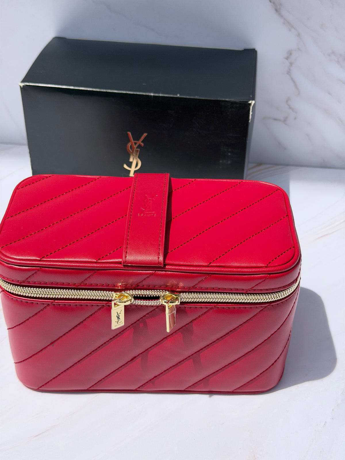 Makeup Bag YSL roja cosmetiquera