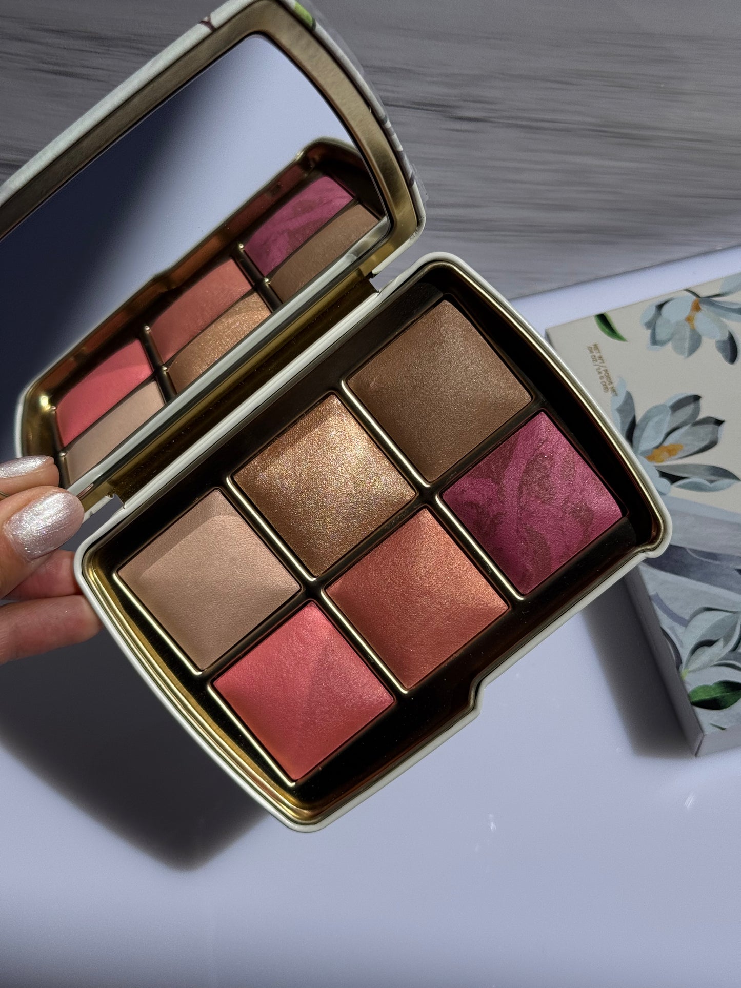 Hourglass Ambient Lighting Edit Unlocked SWAN Palette