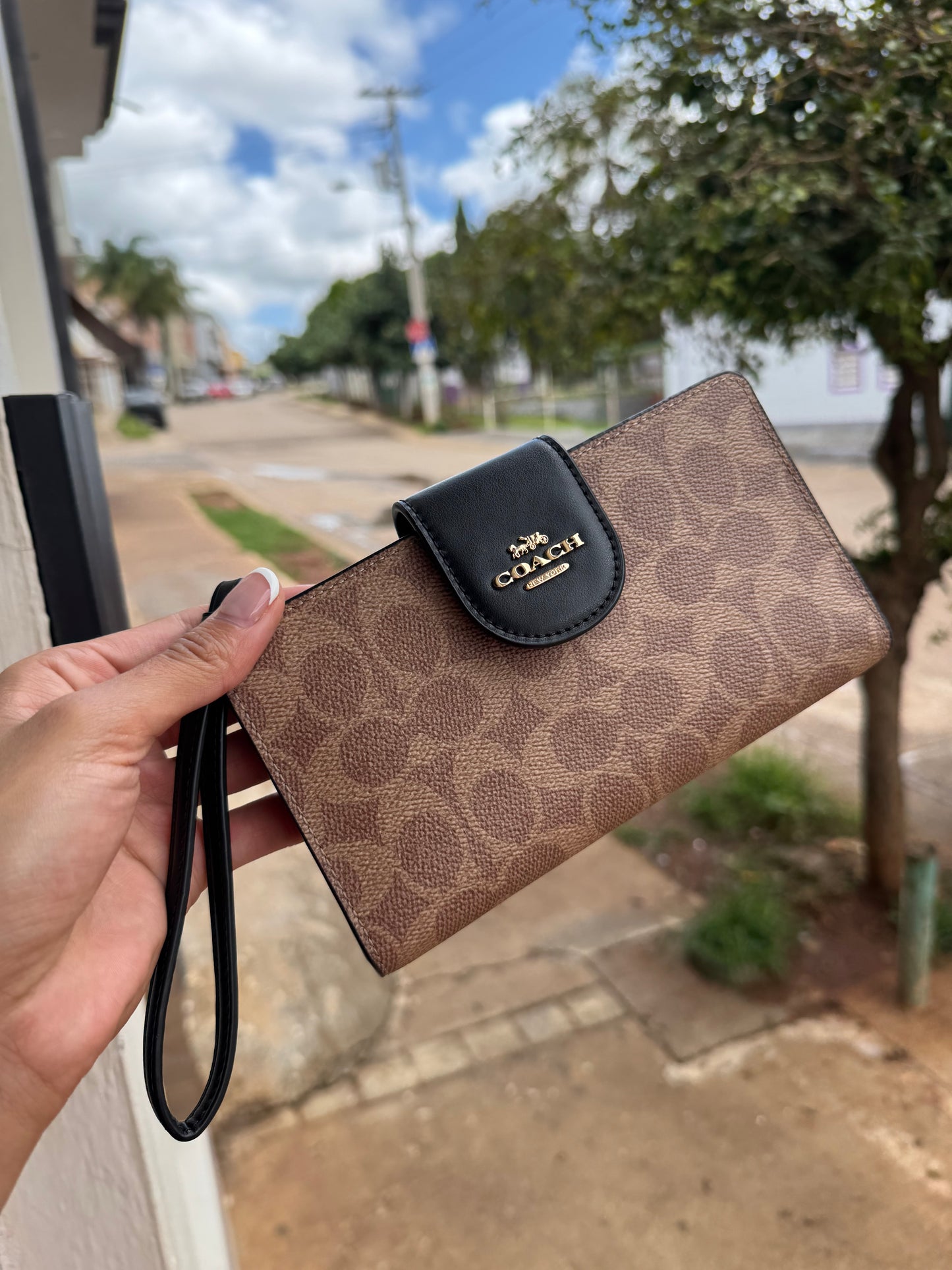 Phone Wallet COACH In Signature Canvas Gold/Tan/Black