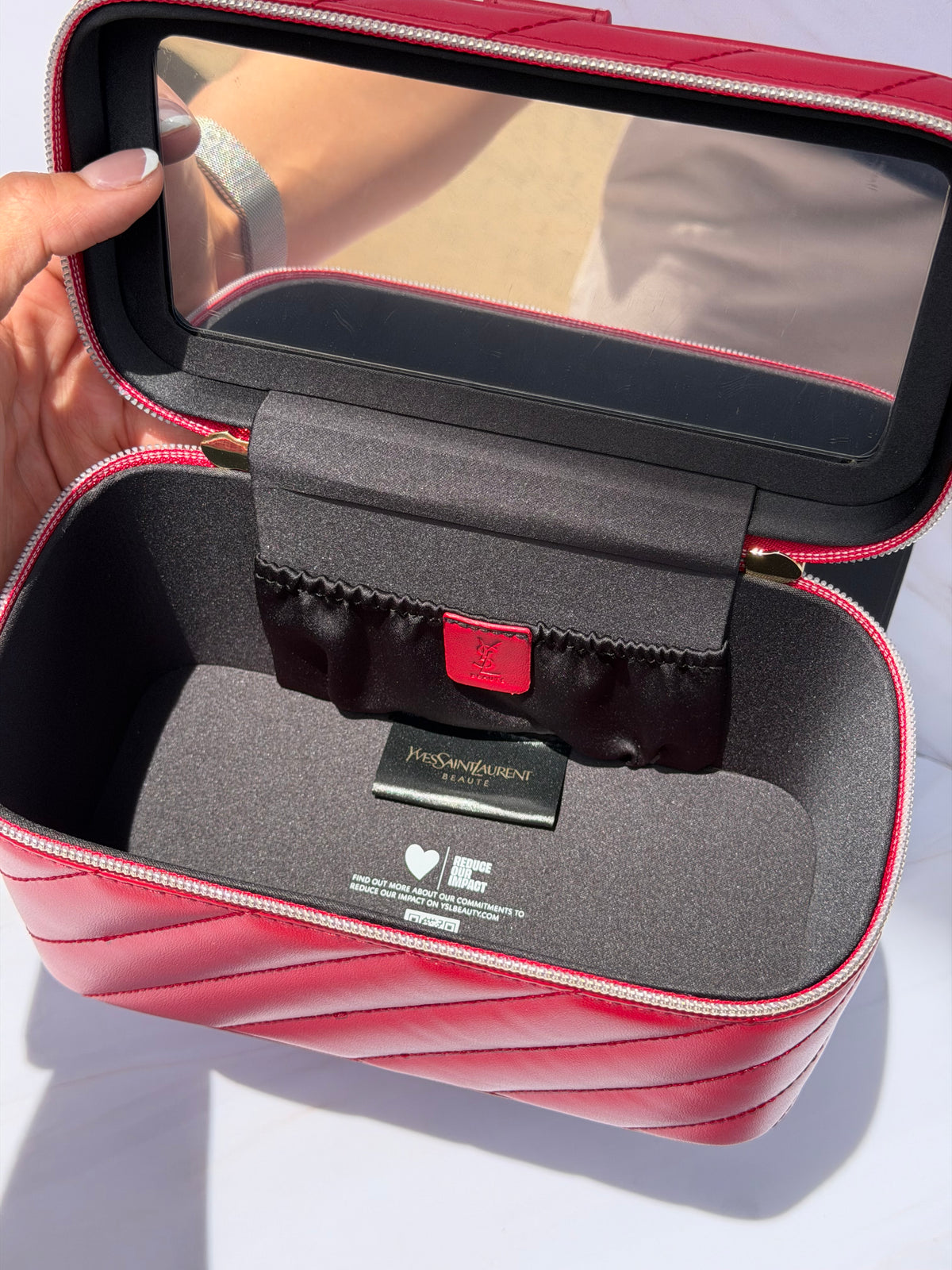 Makeup Bag YSL roja cosmetiquera