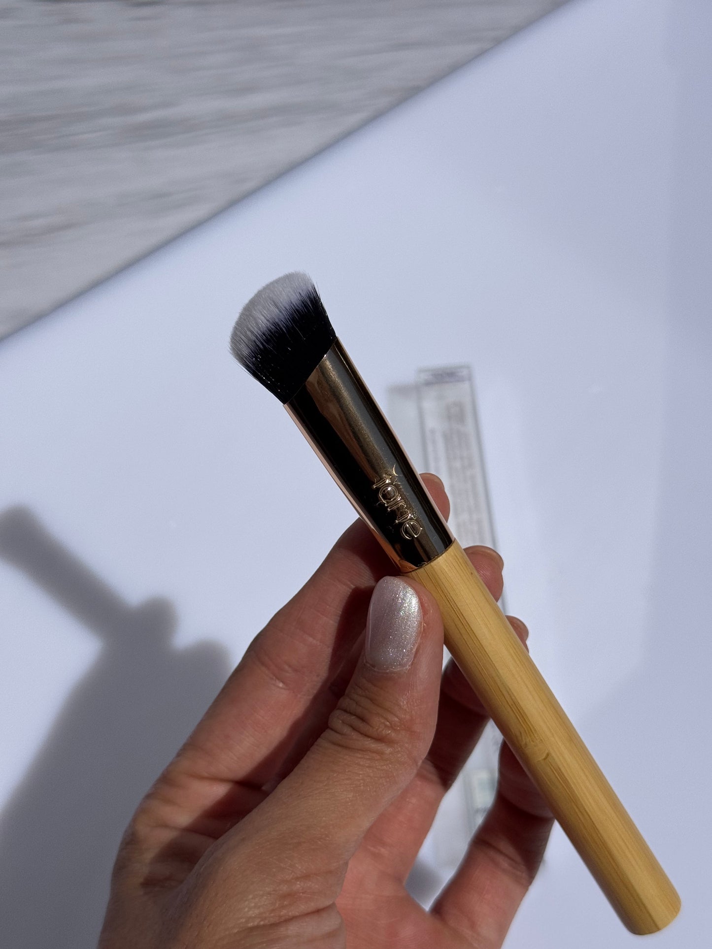 Tarte angled seamless finish concealer paw brush