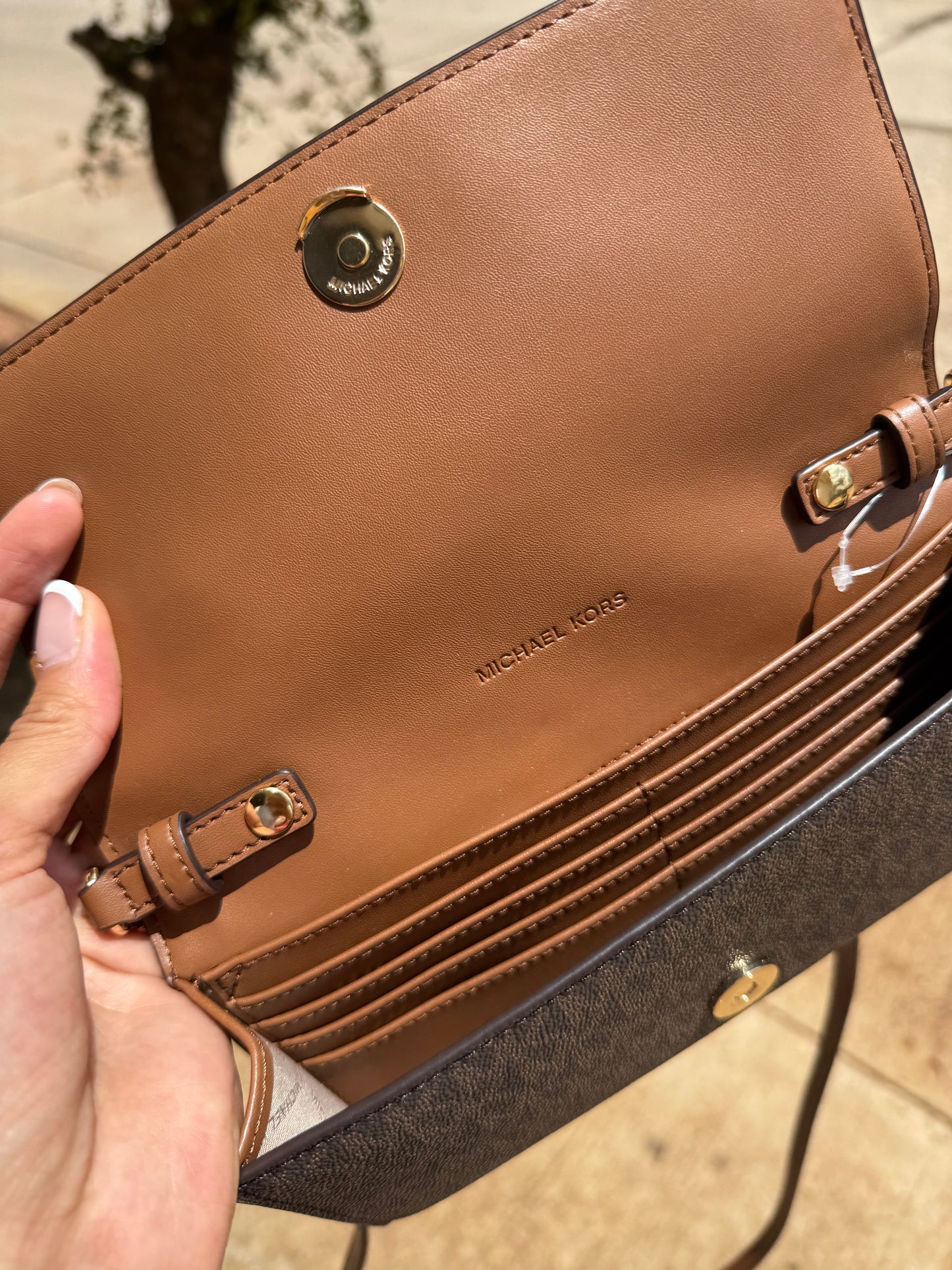 MICHAEL KORS OUTLET Carson Large Signature Logo Convertible Crossbody Bag CAFE