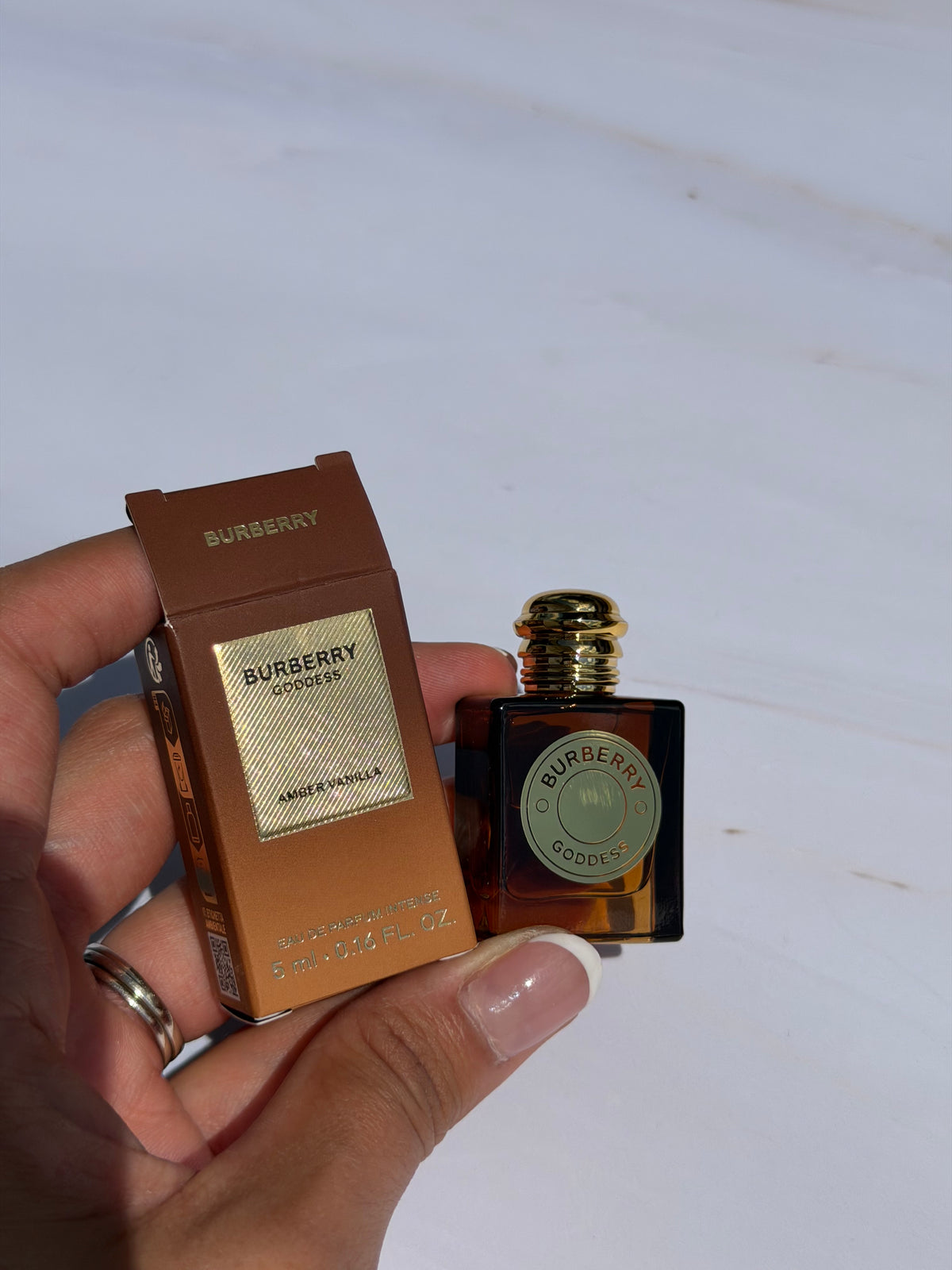 Burberry- Goddess Amber Vanilla Eau de Parfum Intense with Maple Syrup & Amber 5ml
