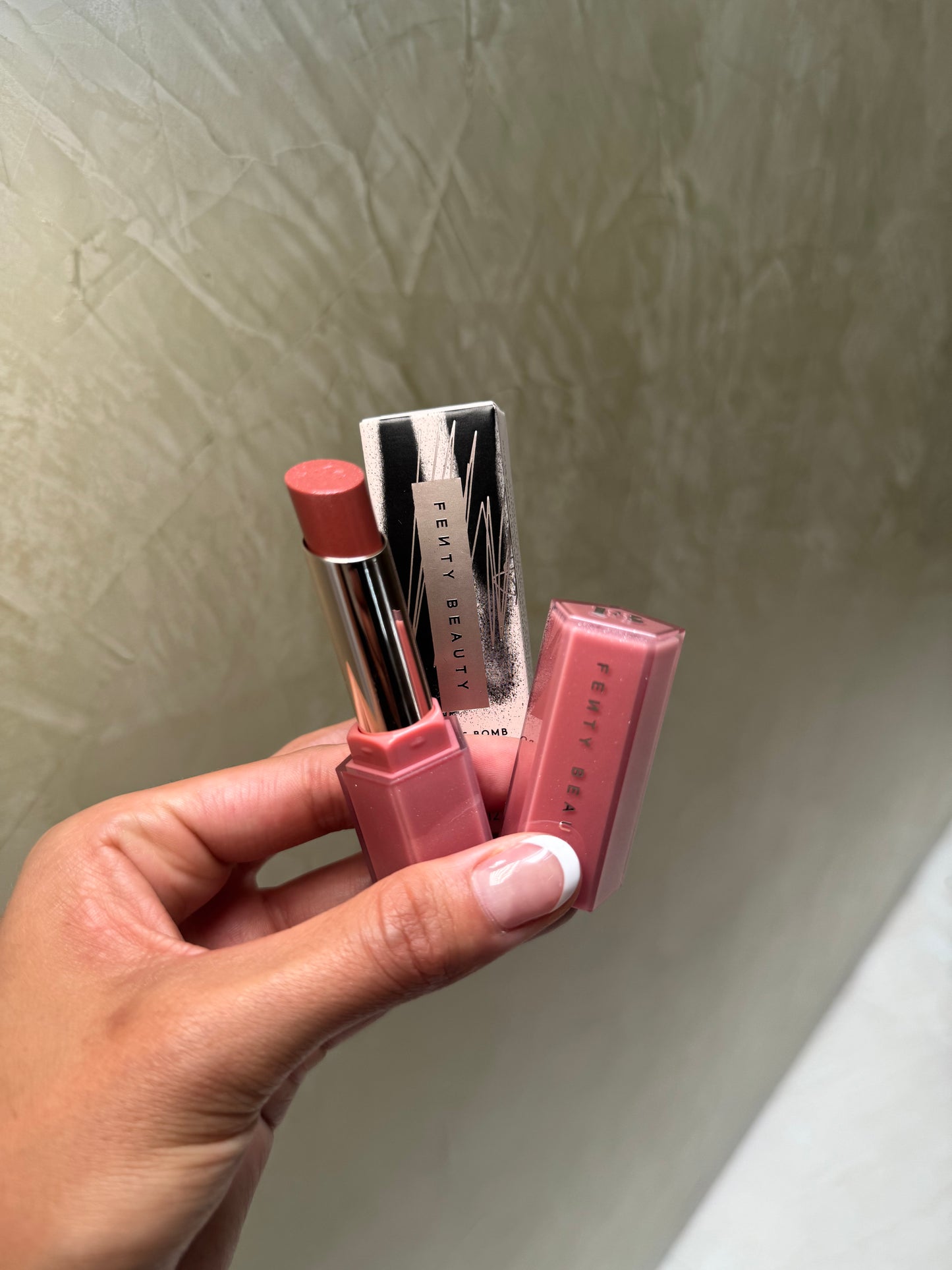 Fenty Beauty by Rihanna Gloss Bomb Stix High-Shine Gloss Stick TONO- FU$$Y 02