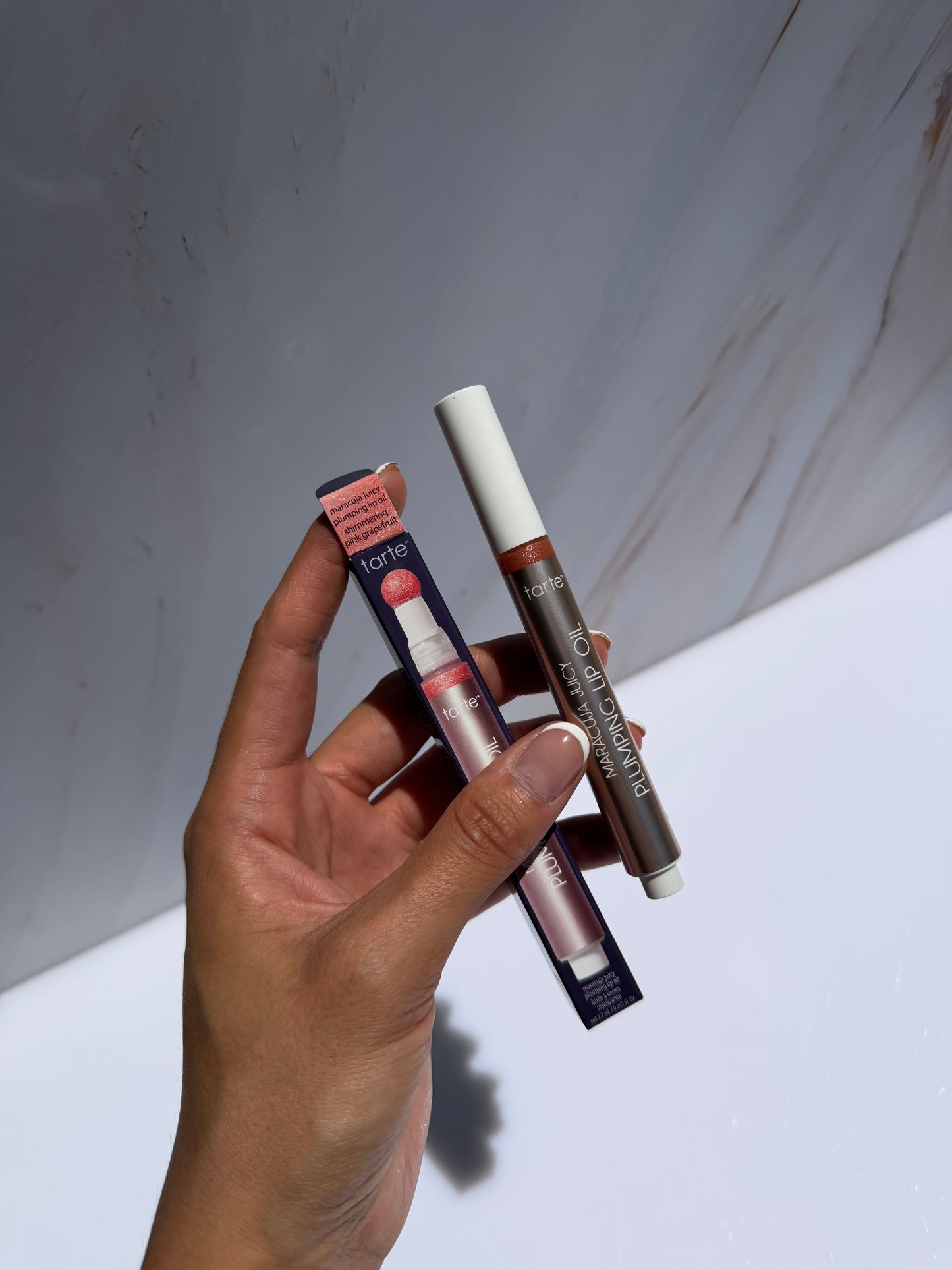 Maracuja juicy plumping lip oil- Tarte tono Shimmering Daffodil