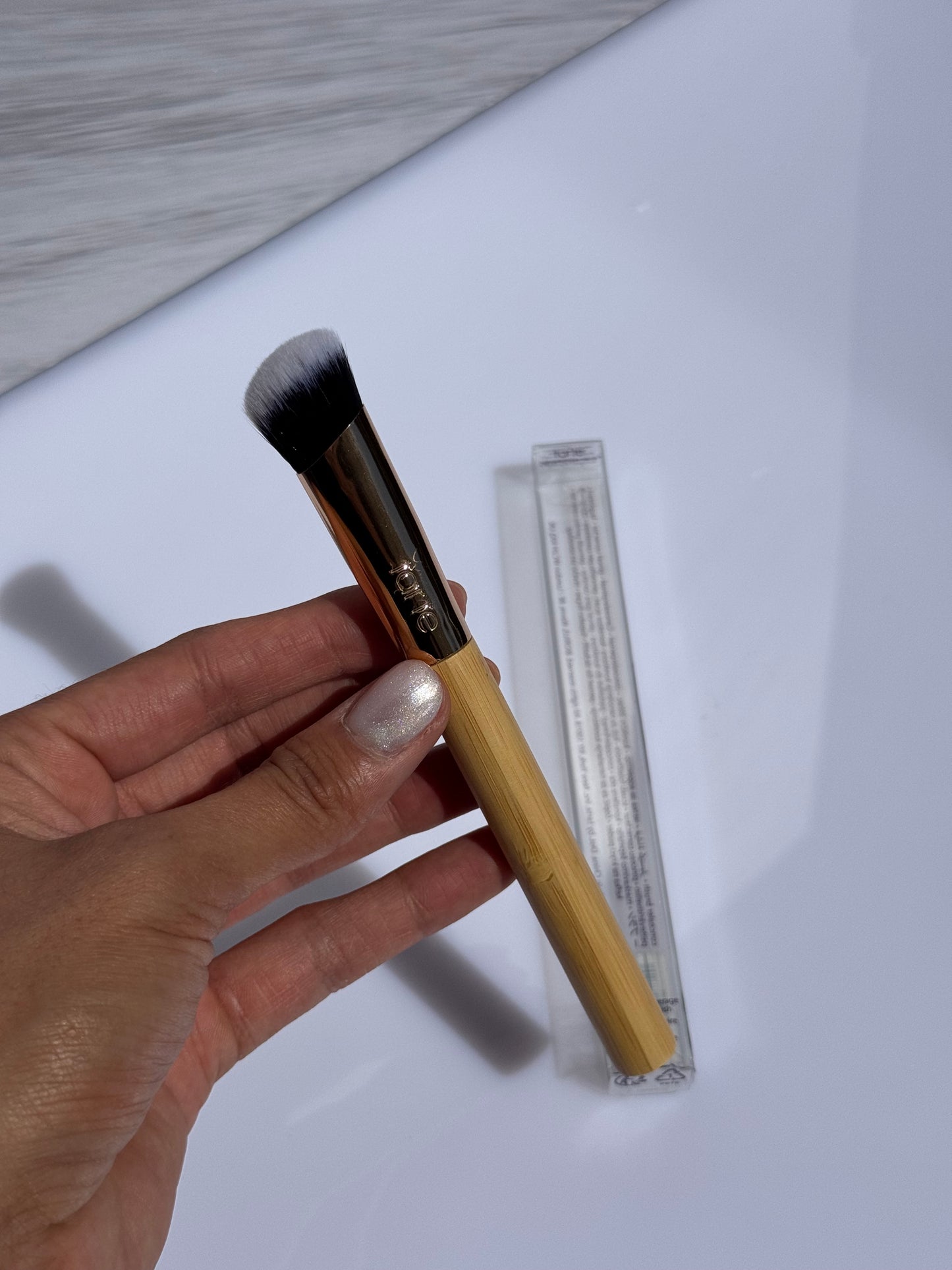 Tarte angled seamless finish concealer paw brush