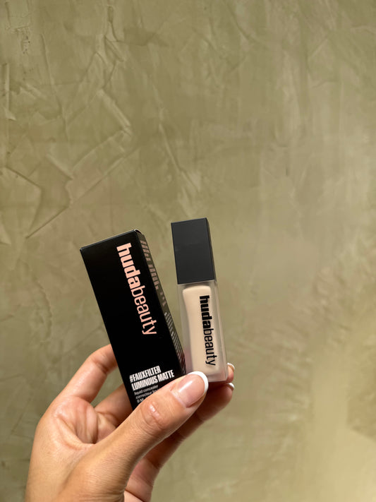 HUDA BEAUTY 
#FauxFilter Matte Buildable Coverage Waterproof Concealer Tono- 2.1N Meringue