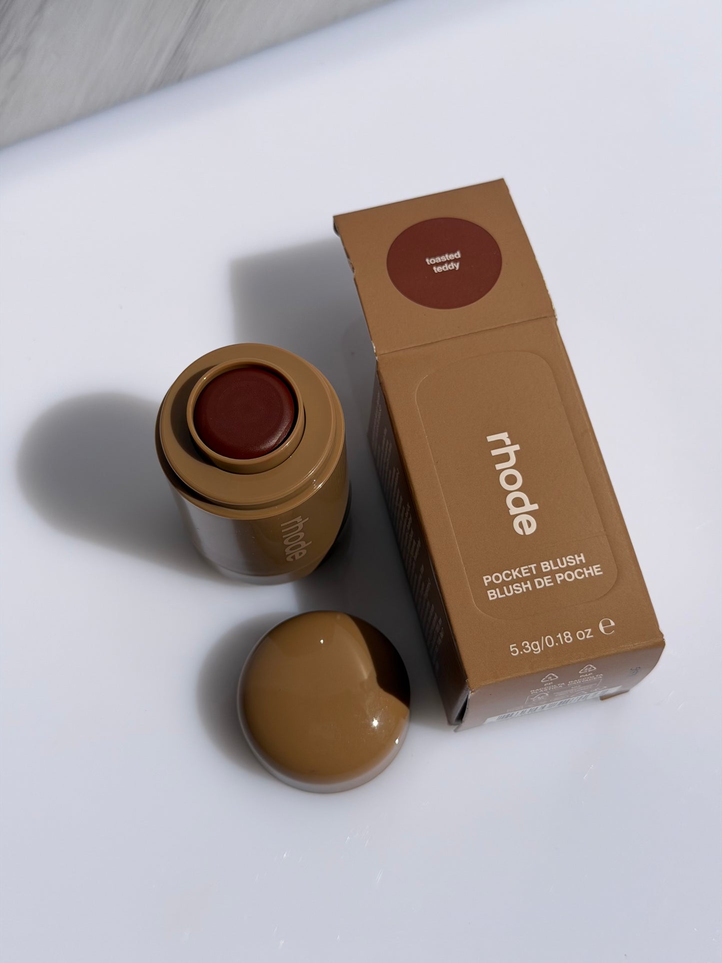 Pocket Blush Rhode tono Toasted Teddy