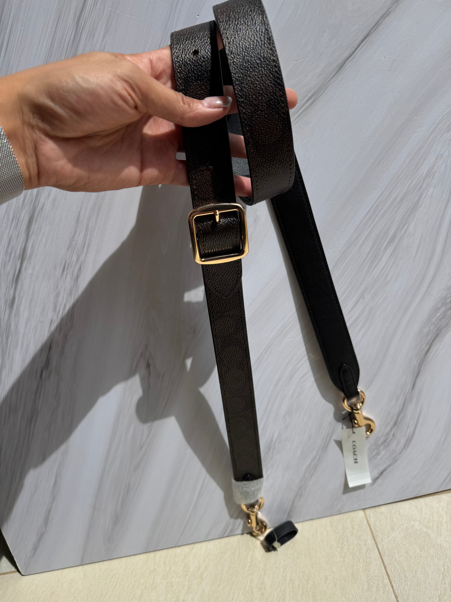 Strap Coach Cafe Obscuro con Logo