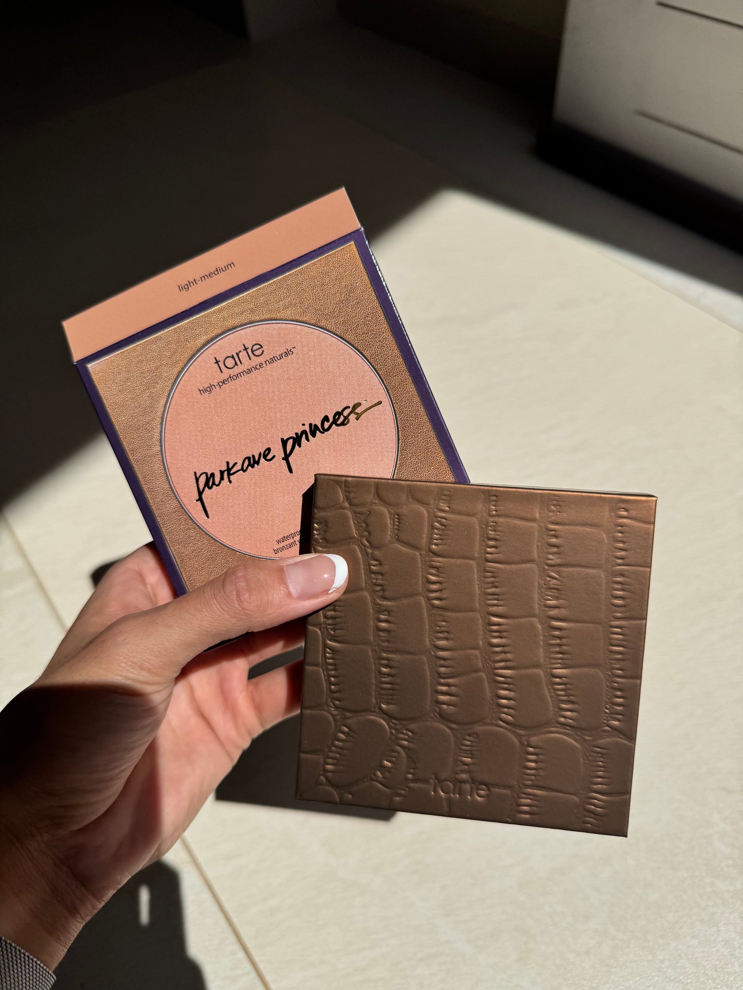 Park ave princess™ waterproof face & body bronzer Tono- Light-medium Tarte