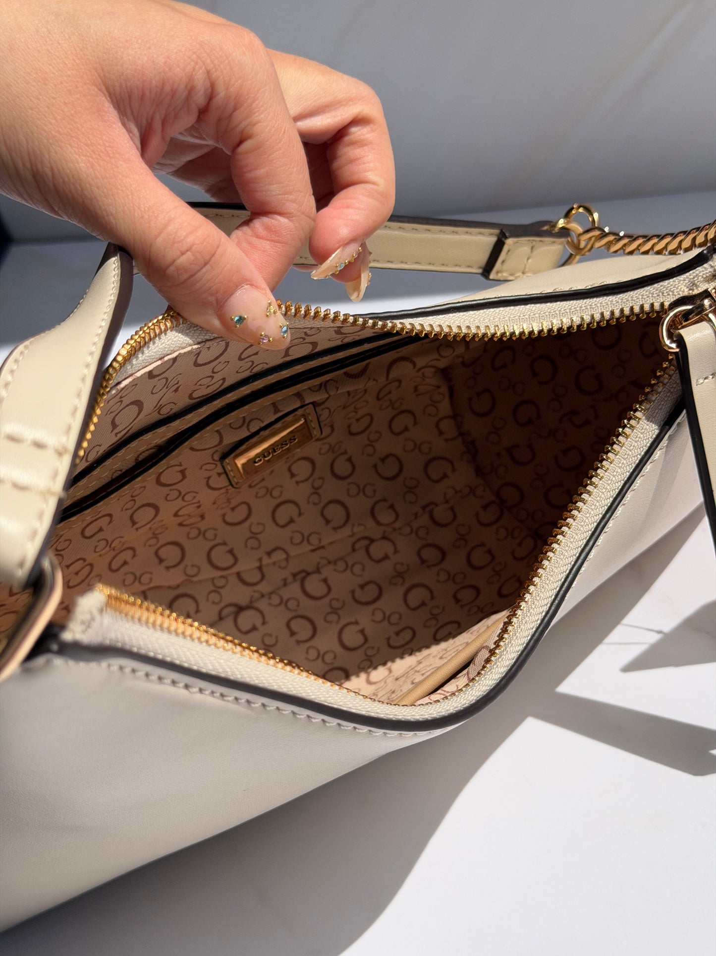 Shoulder Bag GUESS- Color Crema chica