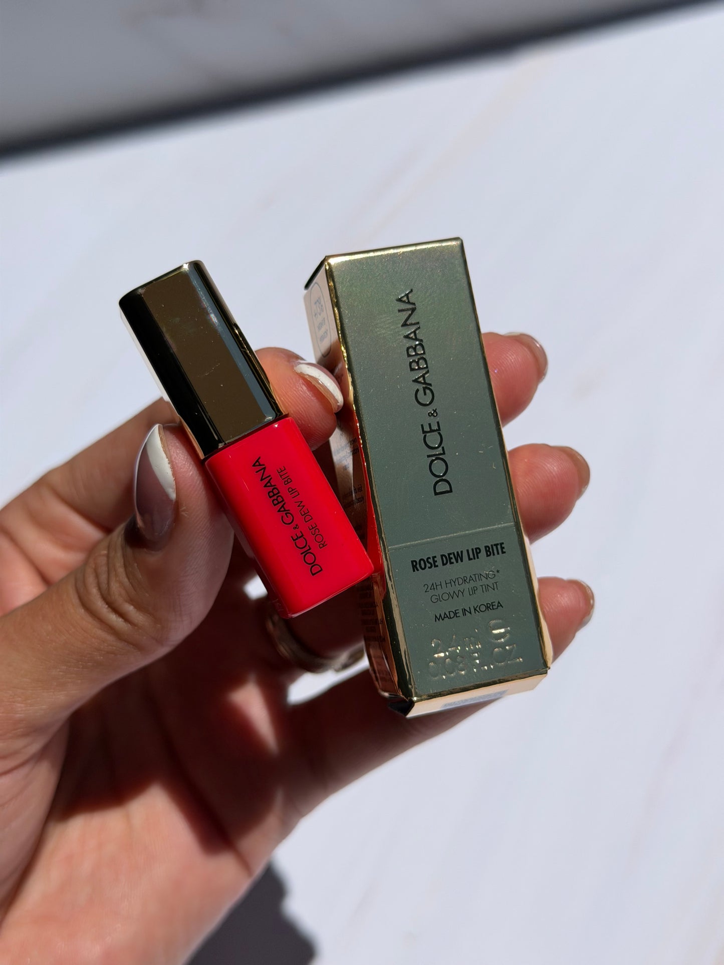 Dolce&Gabbana- MINI Rose Dew Lip Bite 24H Hydrating Glossy Lip Tint with Hyaluronic Acid- TONO 04 Flirty Red