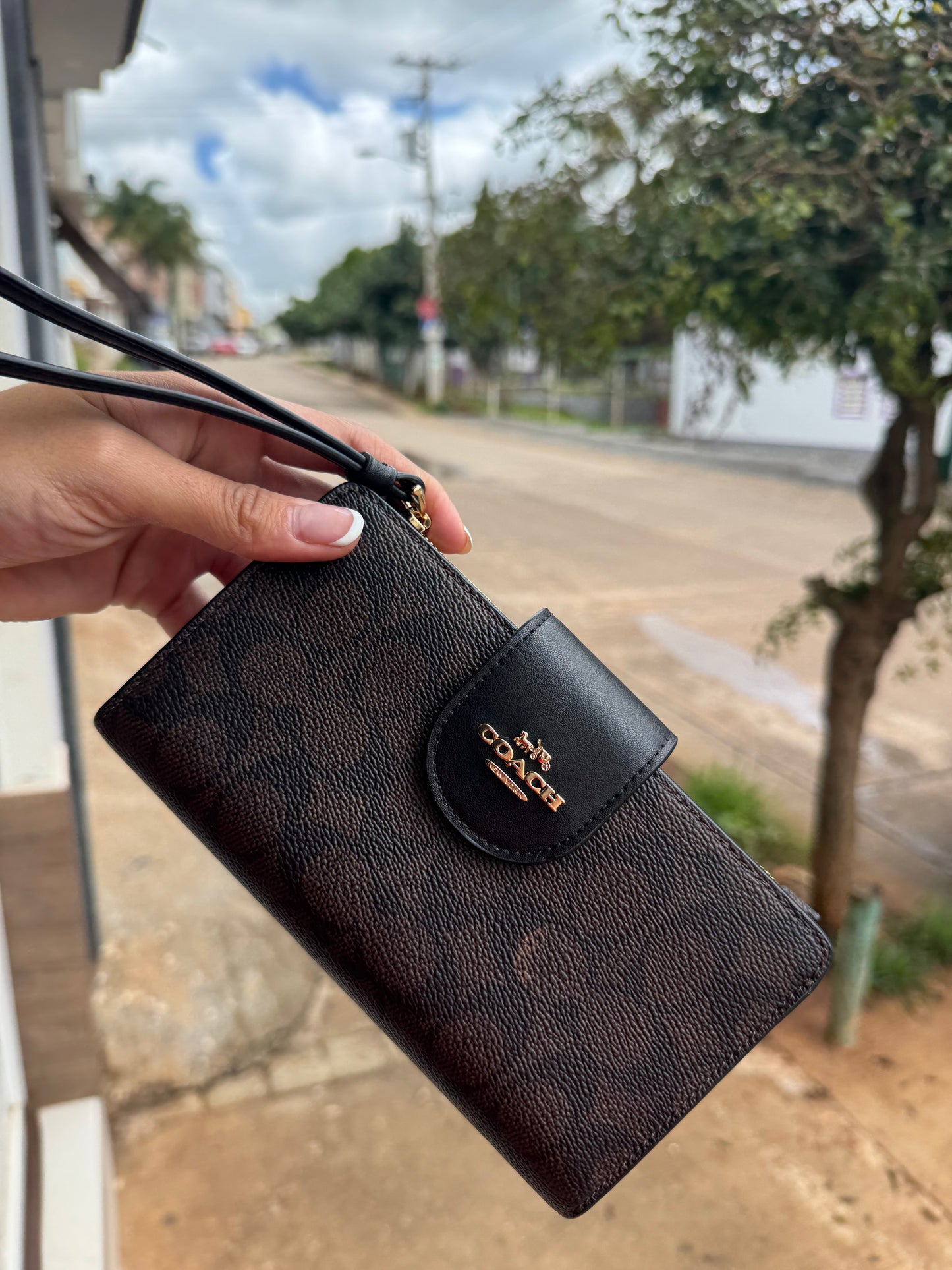 Phone Wallet COACH In Signature Canvas Gold/Walnut/Black