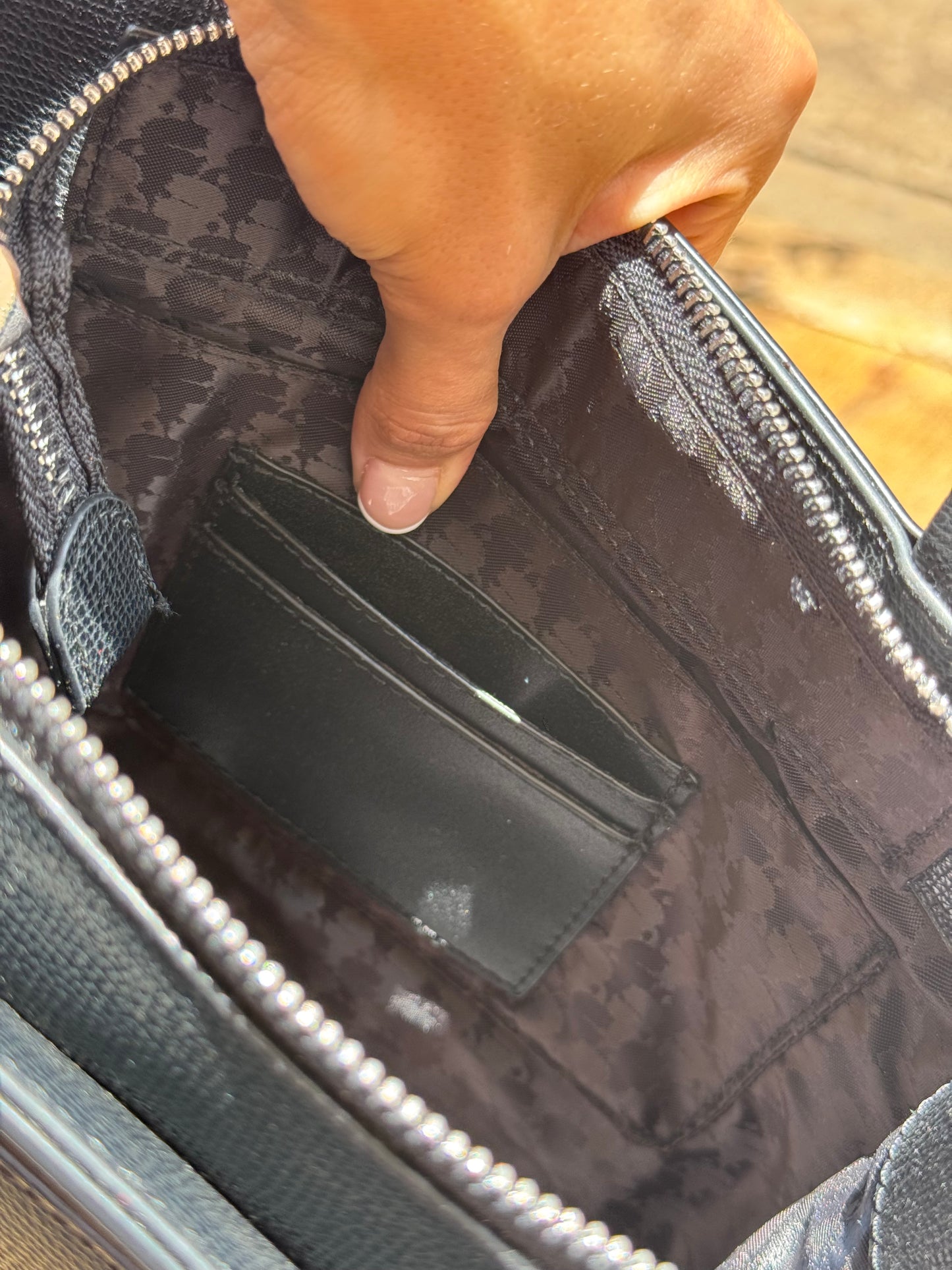 Crossbody Karl Lagerfeld con Strap grueso Negra