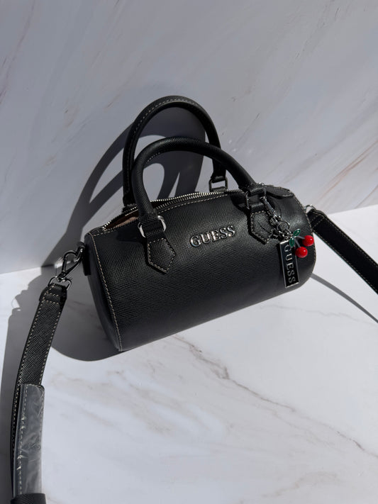 Crossbody GUESS con charm Cereza