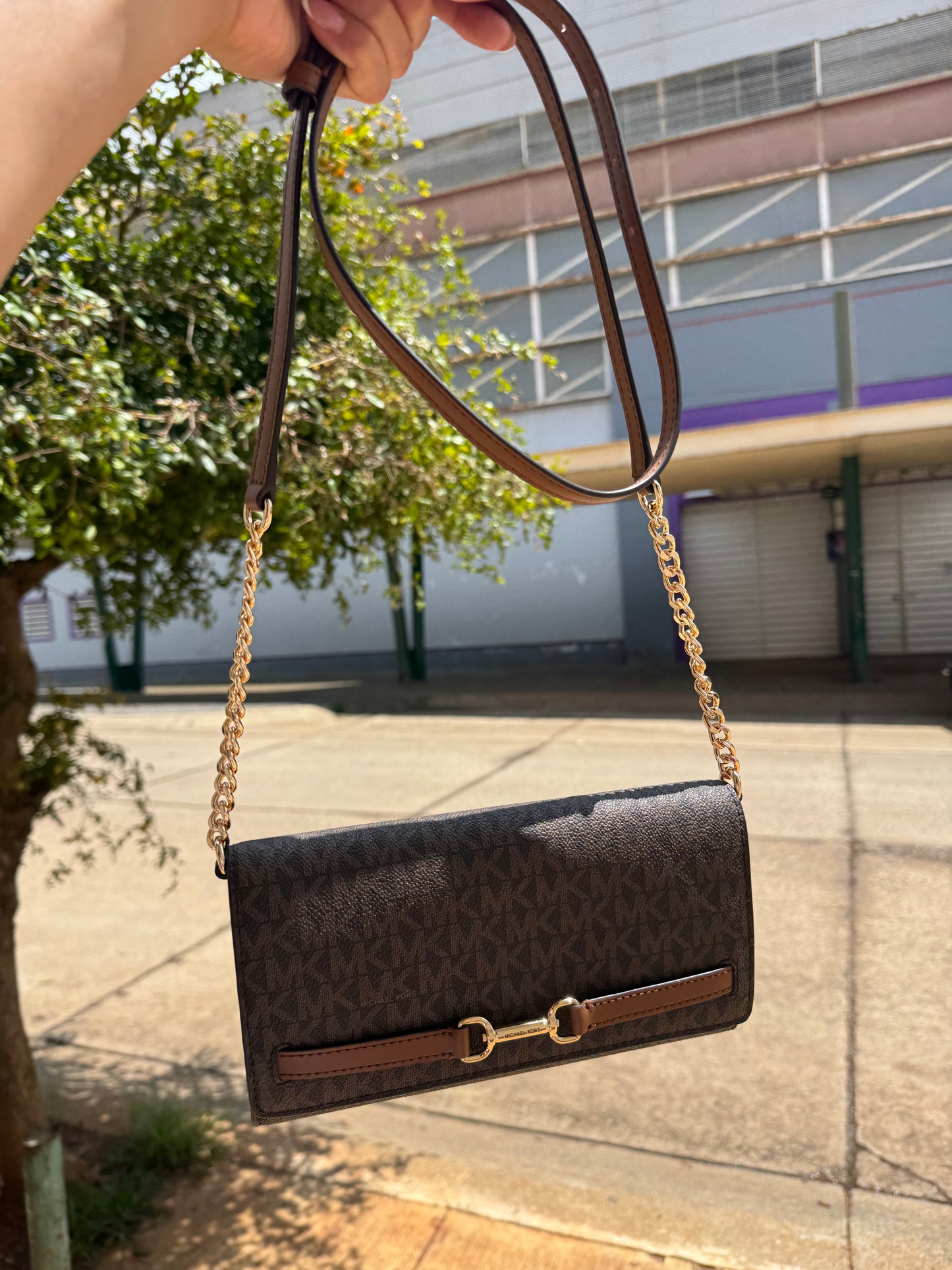 MICHAEL KORS OUTLET Carson Large Signature Logo Convertible Crossbody Bag CAFE