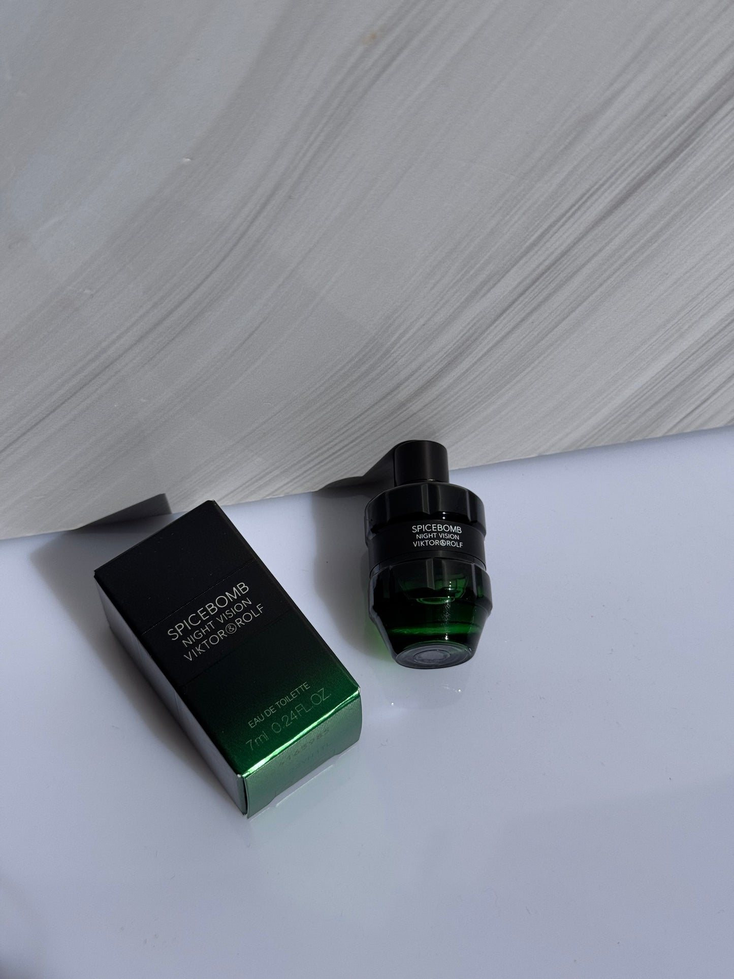 Mini Eau de Toilette SPICEBOMB Night Vision Victor&Rolf 7ml para Hombre