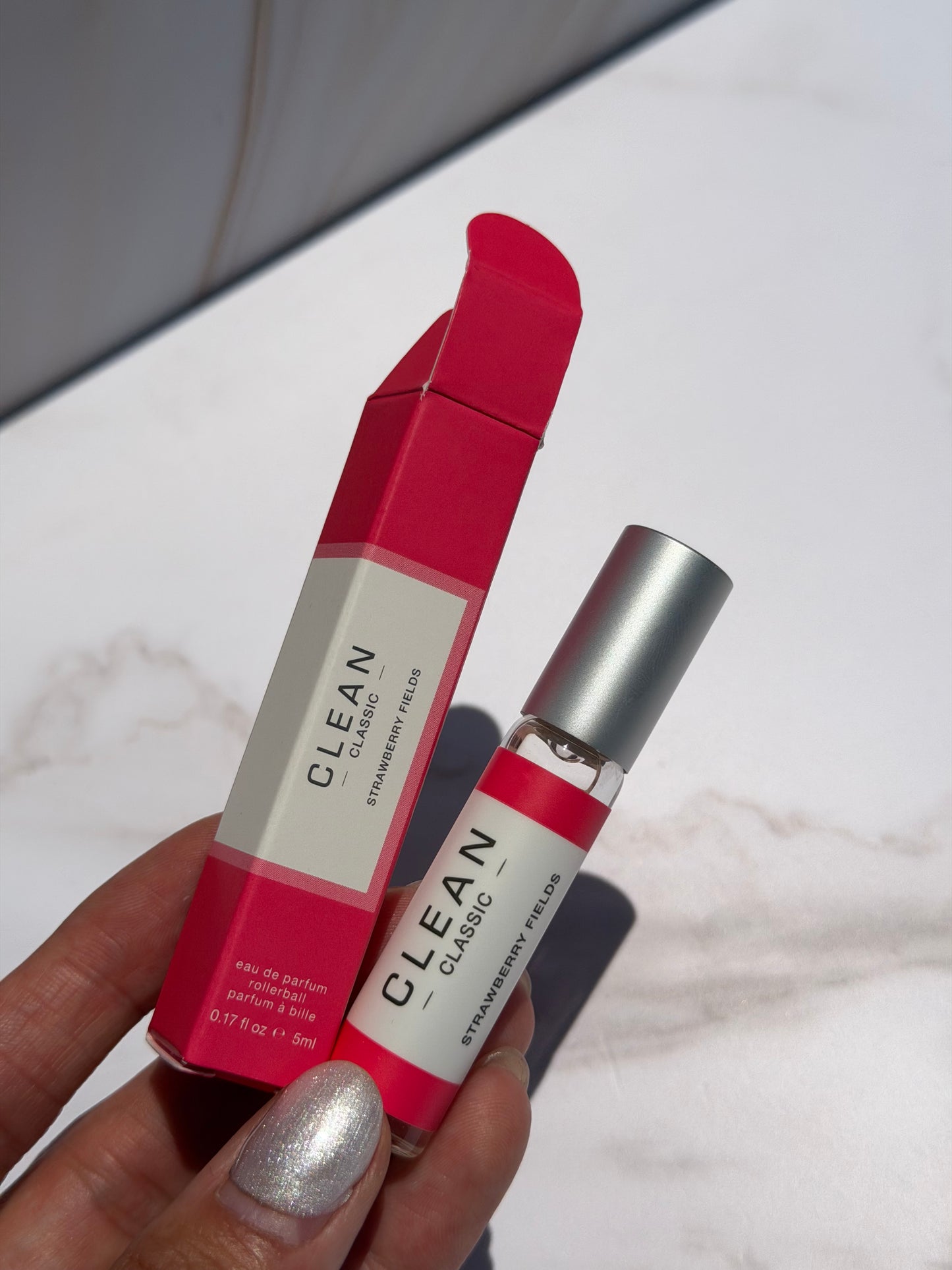 Mini perfume Roll On -Clean Classic Strawberry Fields Eau de Parfum 5ml