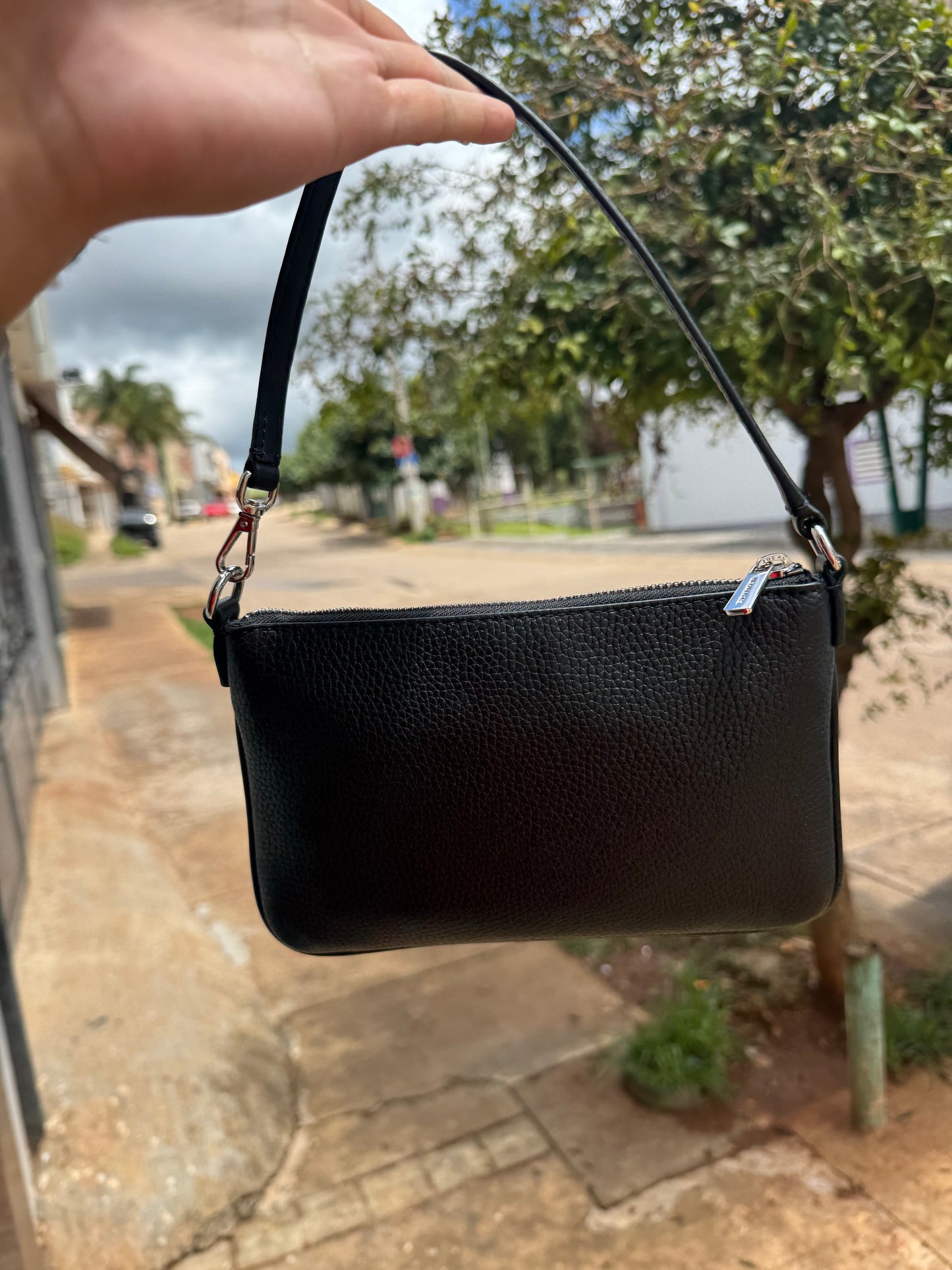 Convertible Wristlet Negra Michael Kors