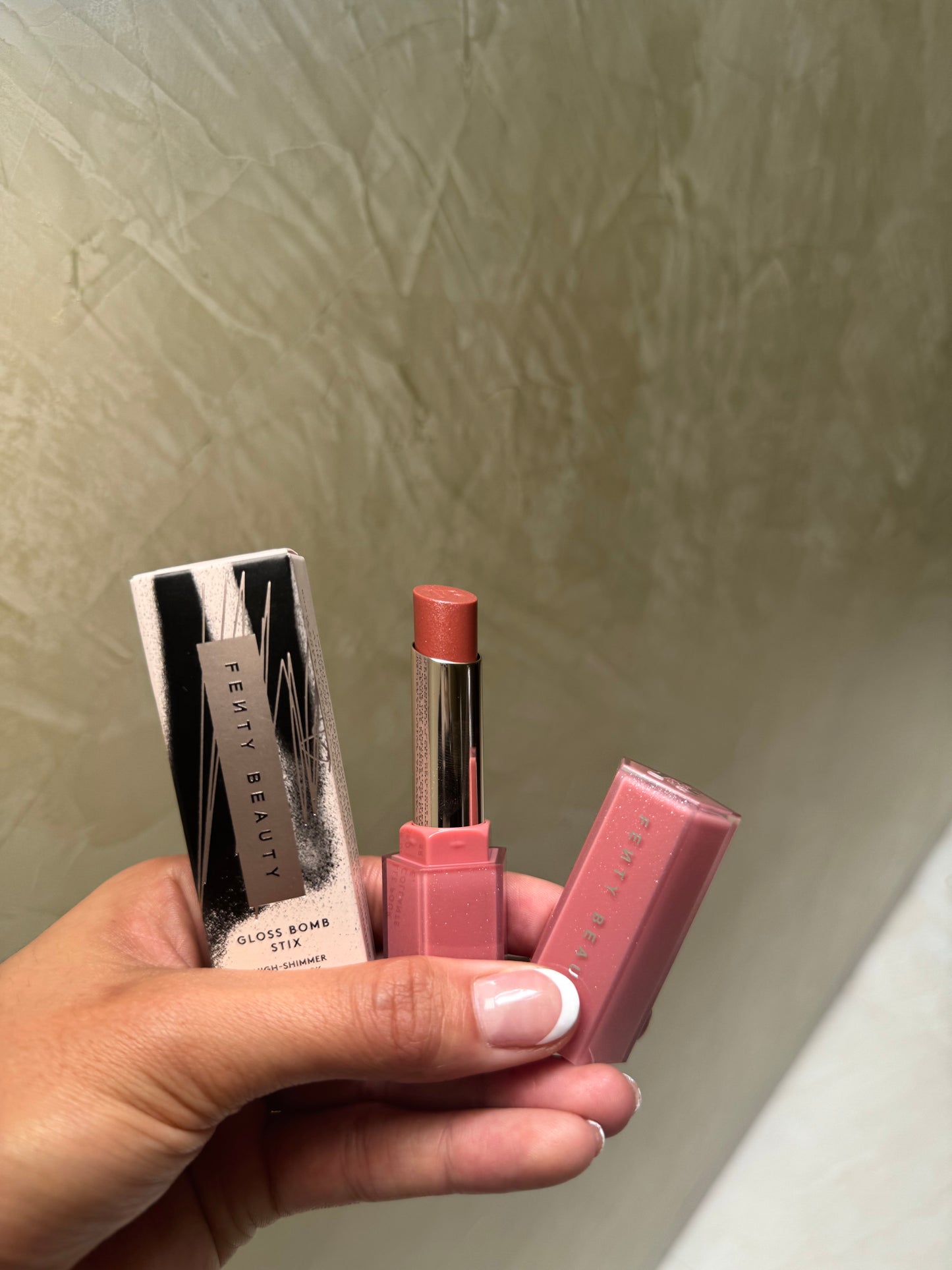 Fenty Beauty by Rihanna Gloss Bomb Stix High-Shine Gloss Stick TONO- FU$$Y 02