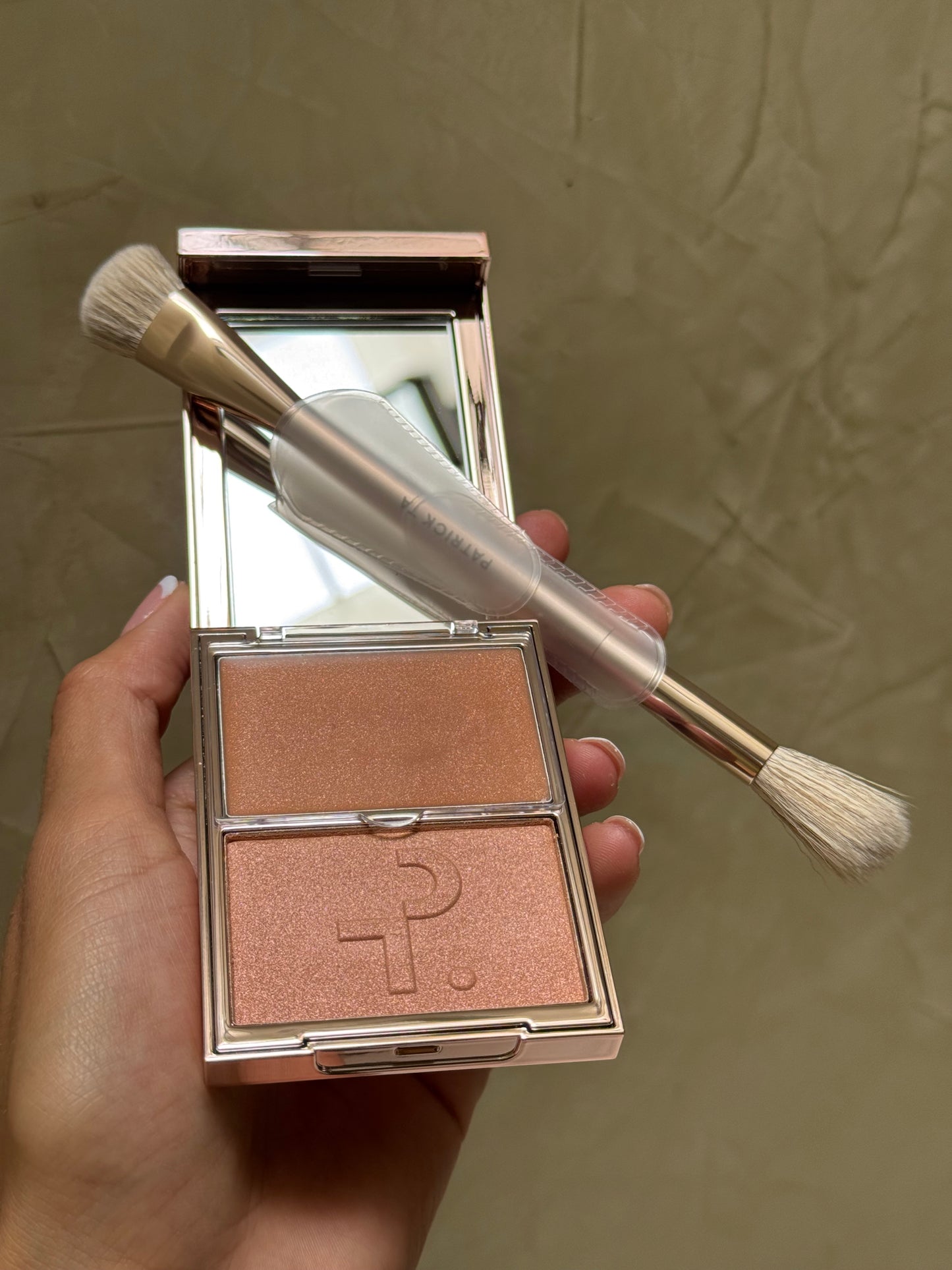 PATRICK TA Major Glow Crème & Powder Light Reflecting Translucent Highlighter Duo DADDY