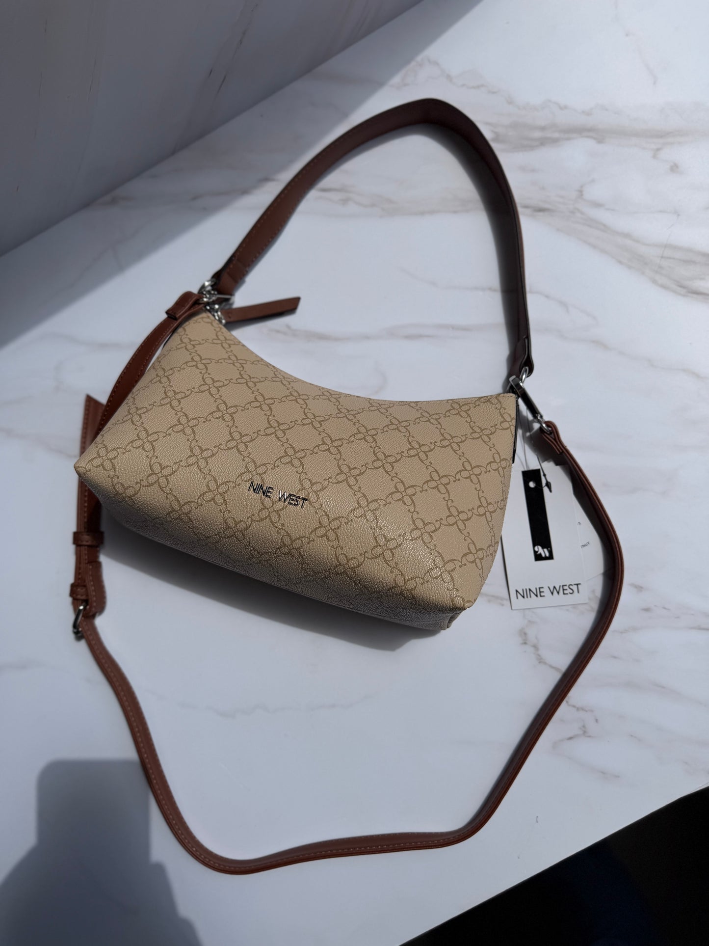 Crossbody NINE WEST-Color Crema con estampado y doble strap
