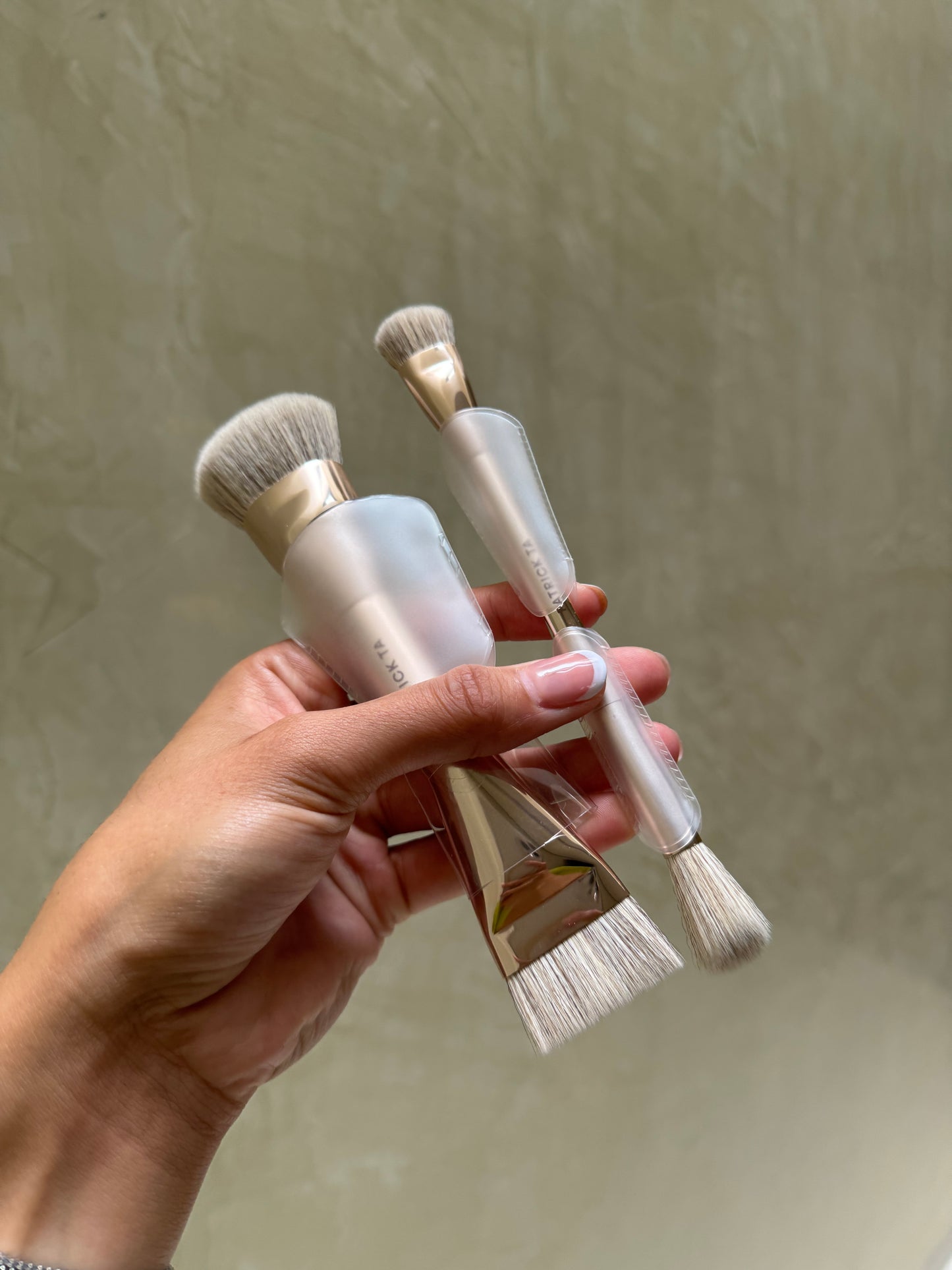 PATRICK TA Dual Ended Highlighter Brush