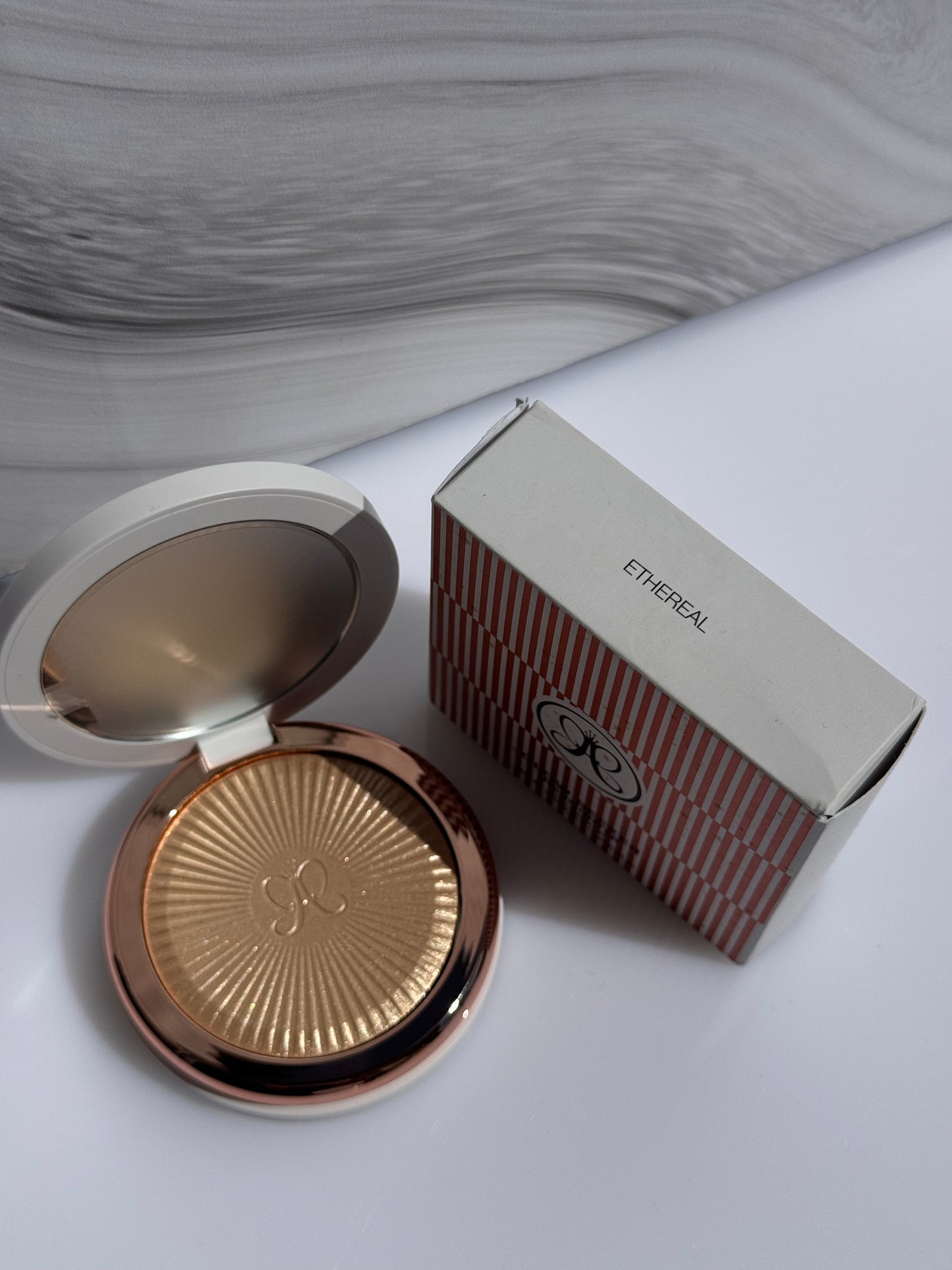 Anastasia Beverly Hills Glow Seeker Champagne Gold Powder Highlighter Tono- ETHEREAL