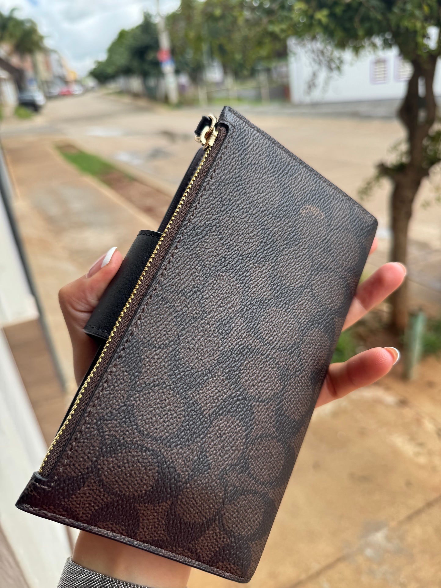 Phone Wallet COACH In Signature Canvas Gold/Walnut/Black