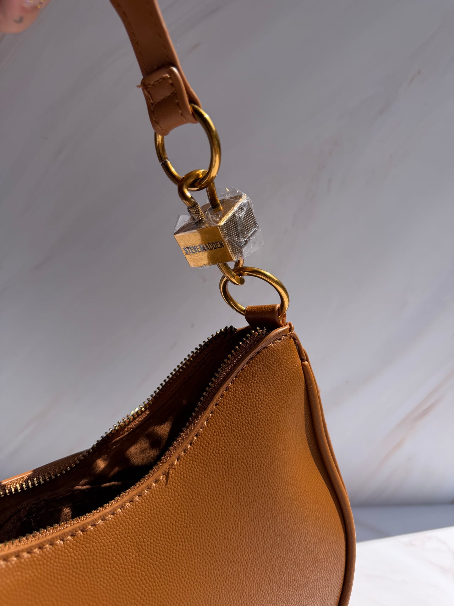 Shoulder Bag STEVE MADDEN-Color café chica