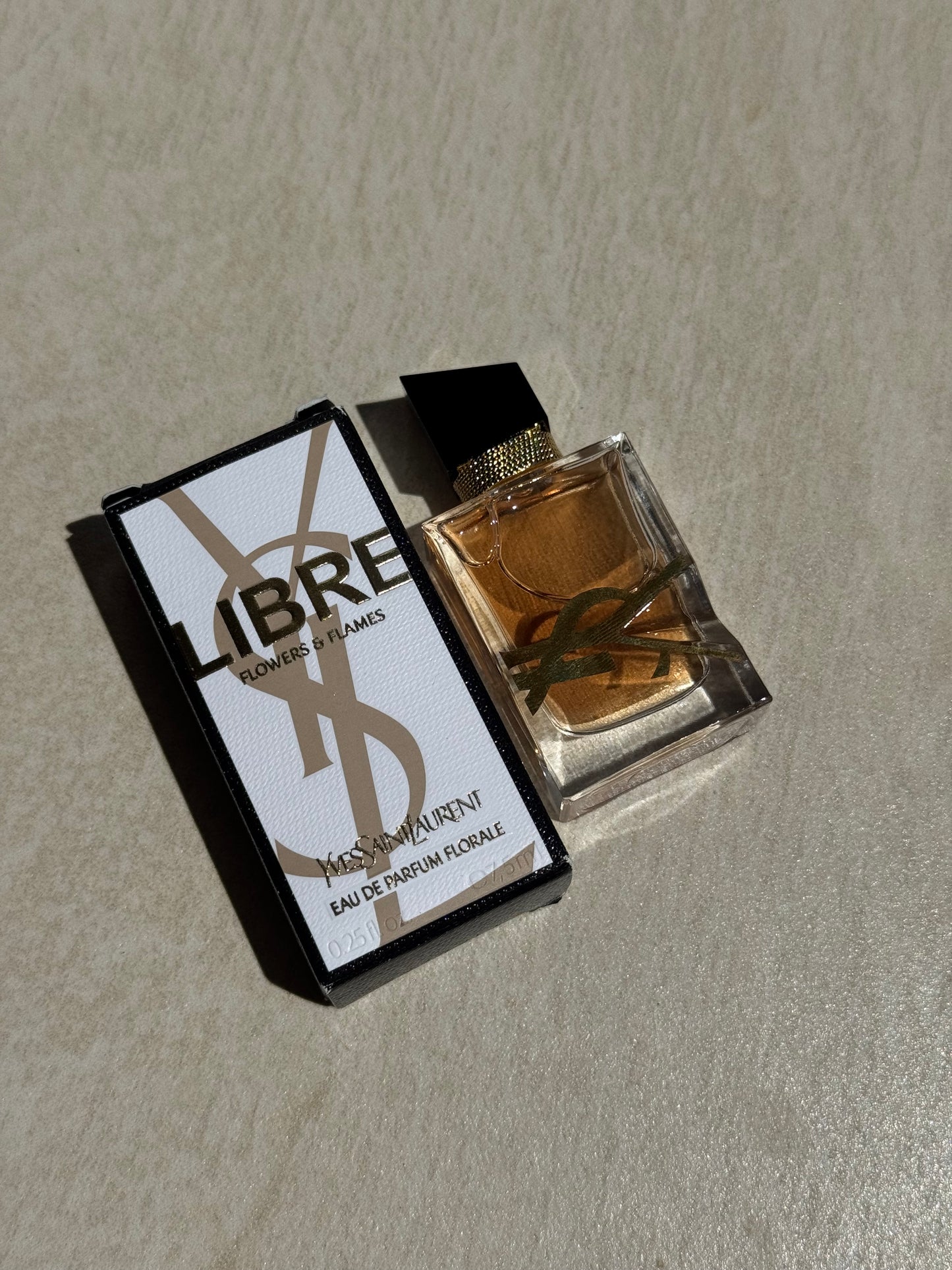 MINI Yves Saint Laurent Libre Flowers & Flames Eau de Parfum Spray with Coco- Palm Tree Flower & Lily Floweri