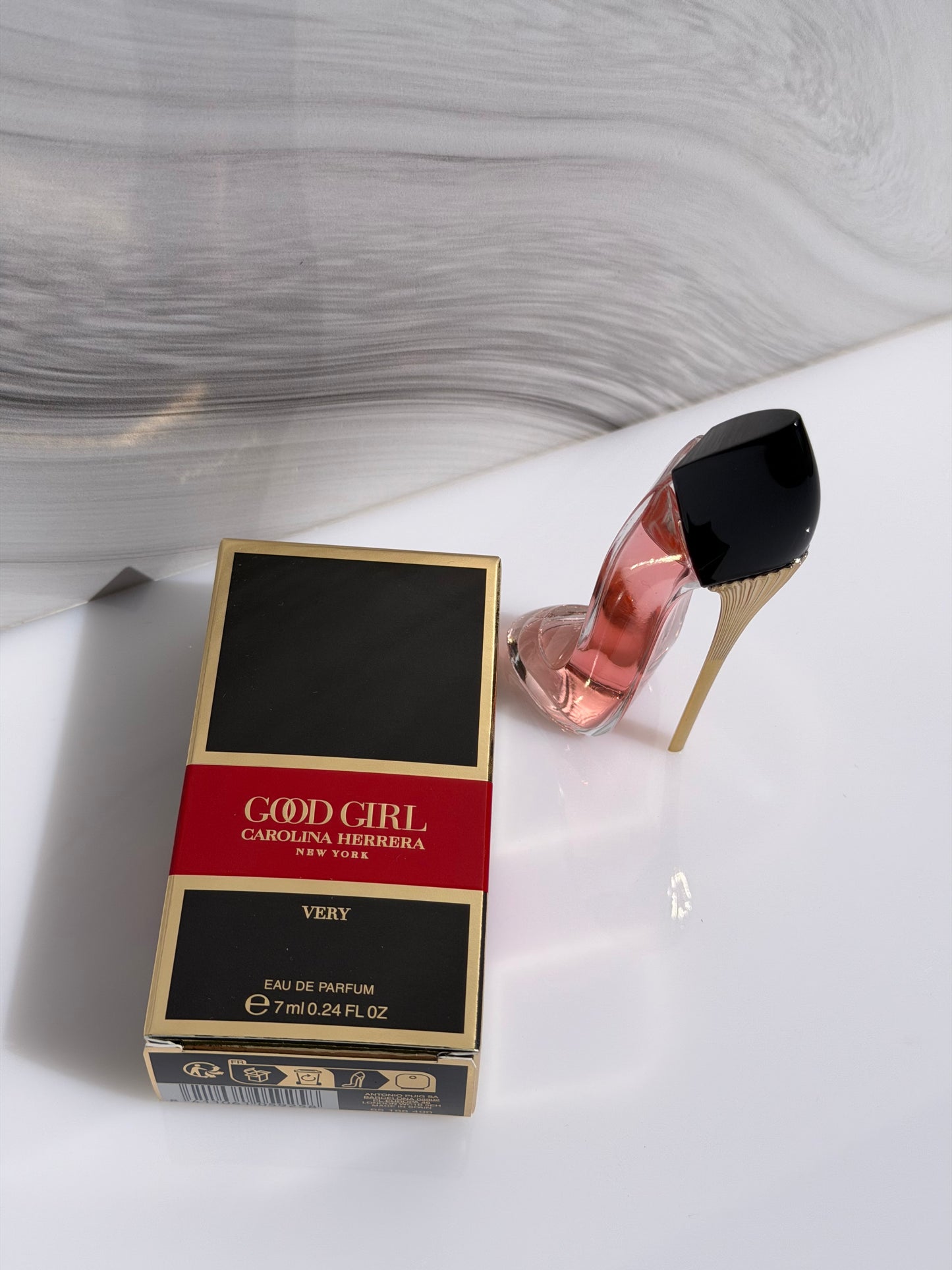 Mini Carolina Herrera Very Good Girl Eau de Parfum with Rose & Vanillai 7ml